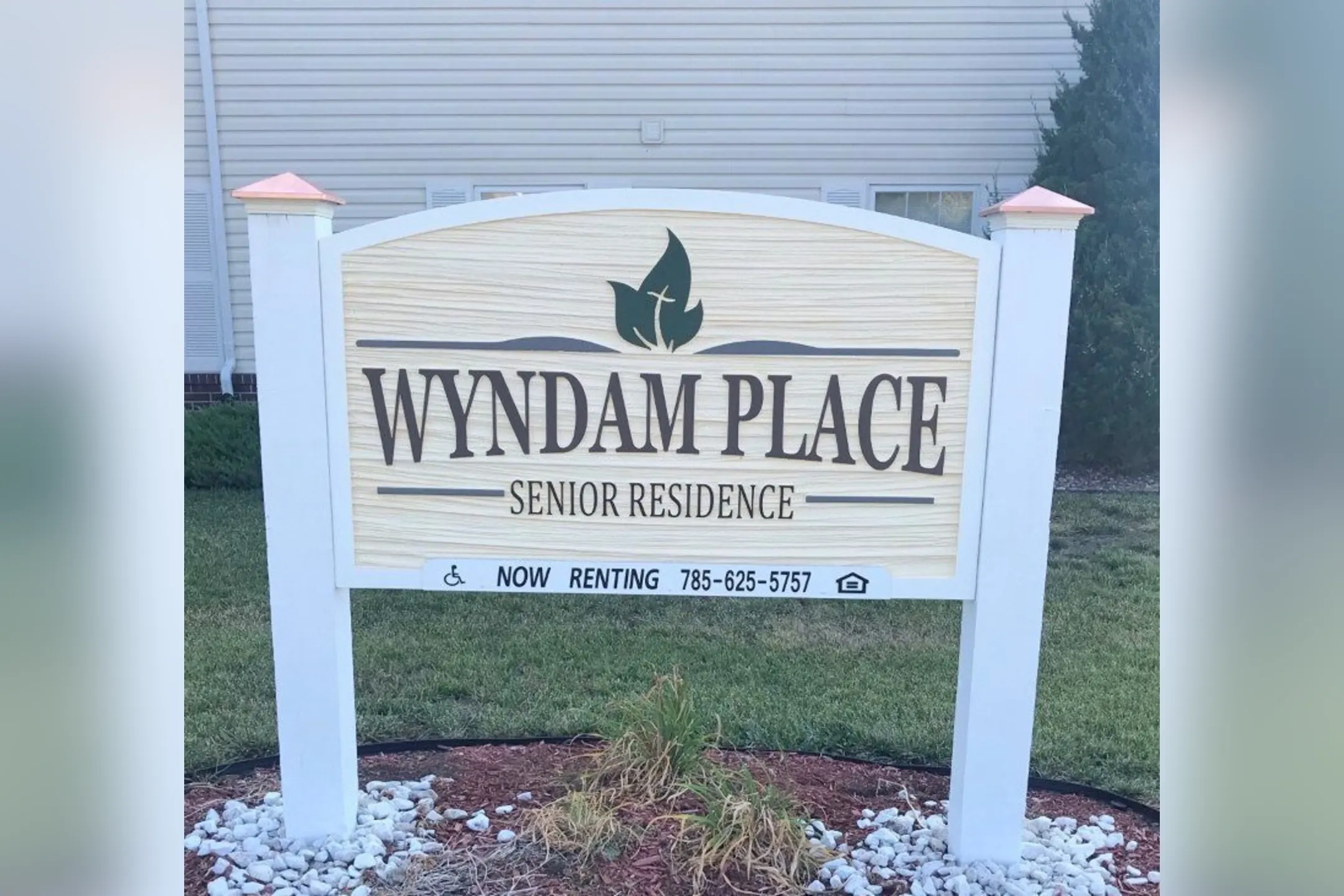 Wyndam Place Senior Residence 2734 Hall St Hays, KS Apartments for