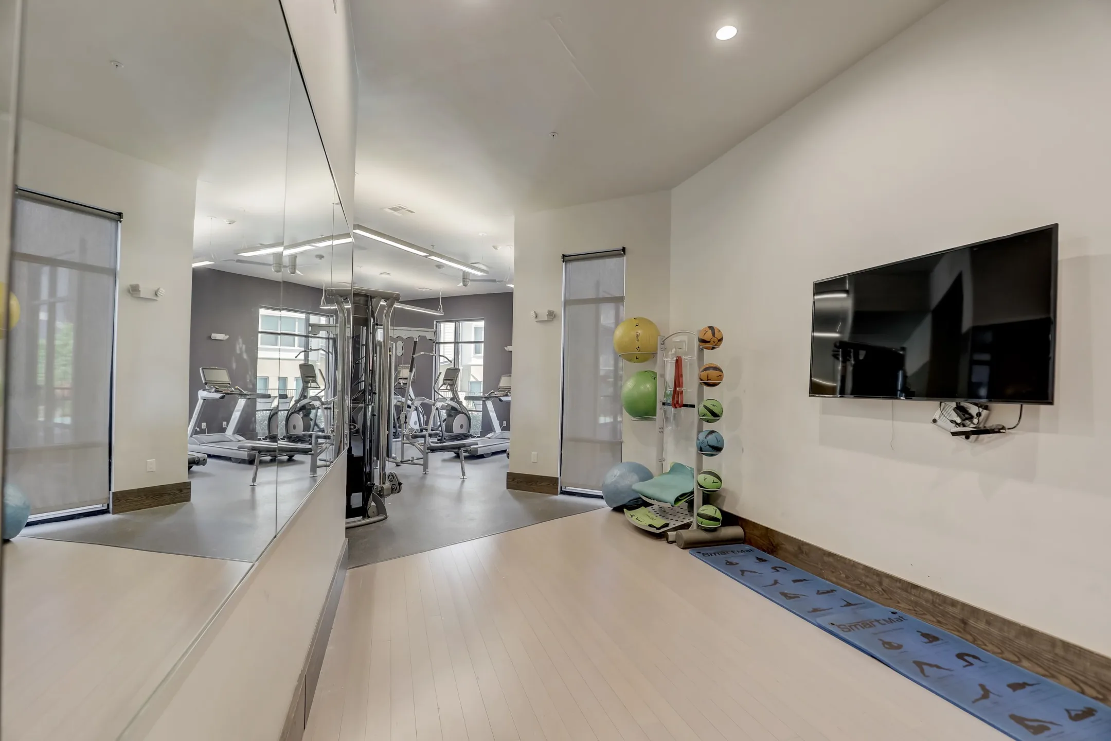 Fitness Weight Room - INFINITY ON THE POINT - Dallas, TX