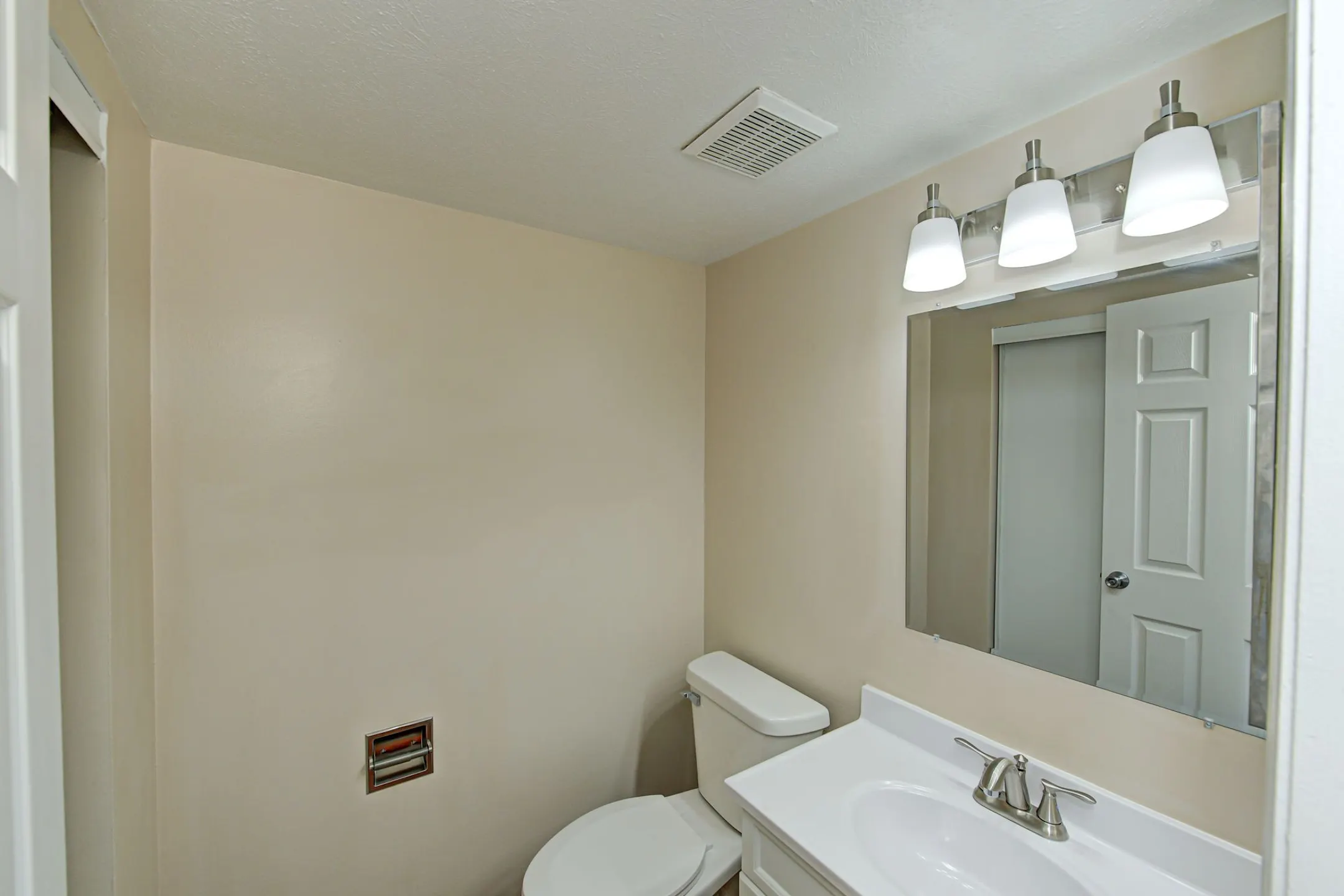 Castleton Manor 5850 Laketon Dr Indianapolis, IN Apartments for