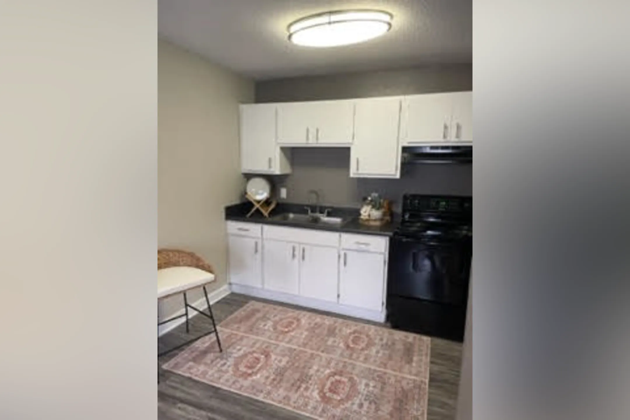 Kitchen - Woodhaven Apartments - Augusta, GA