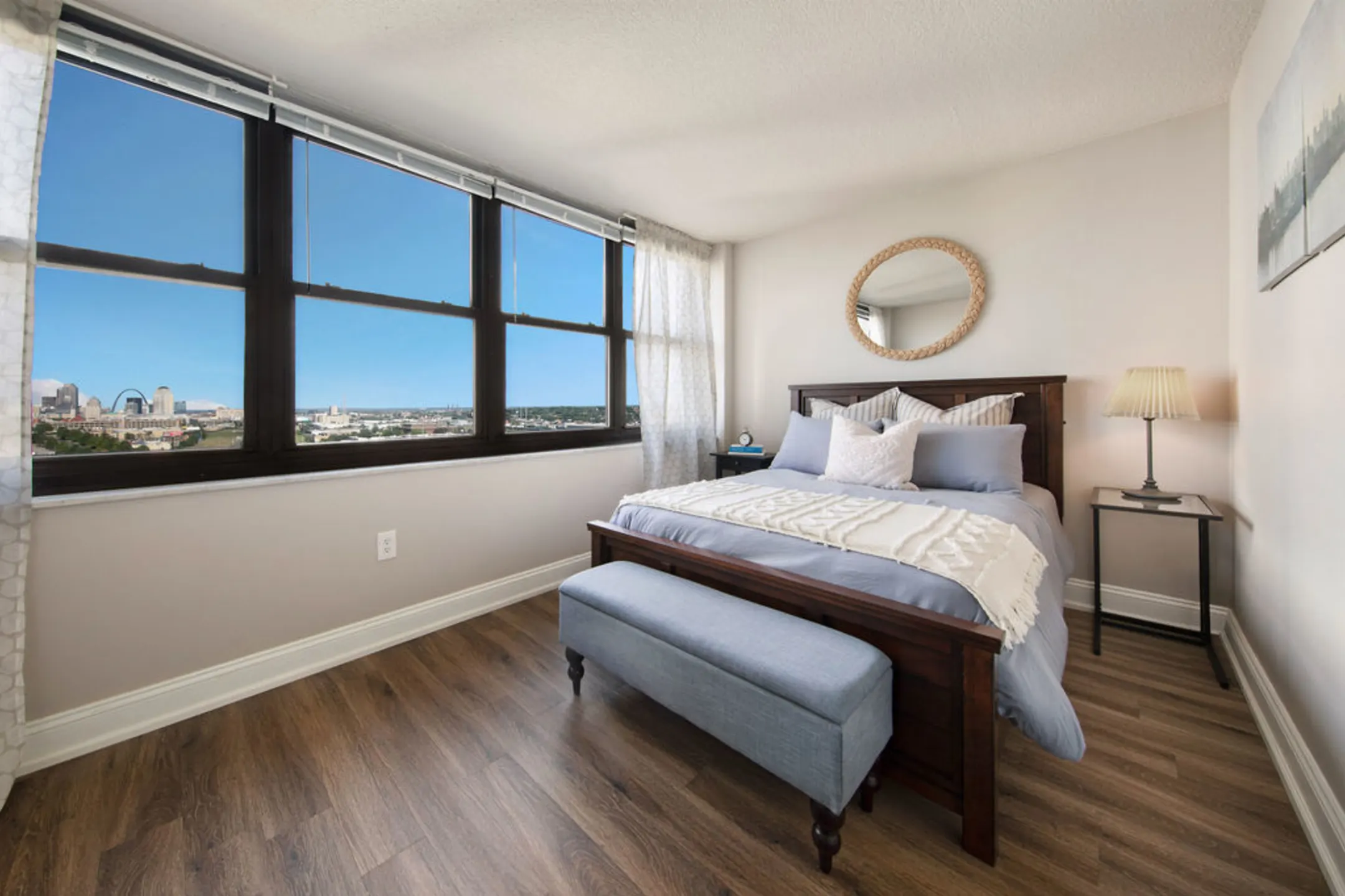 Bedroom - Midtown 300 - Saint Louis, MO