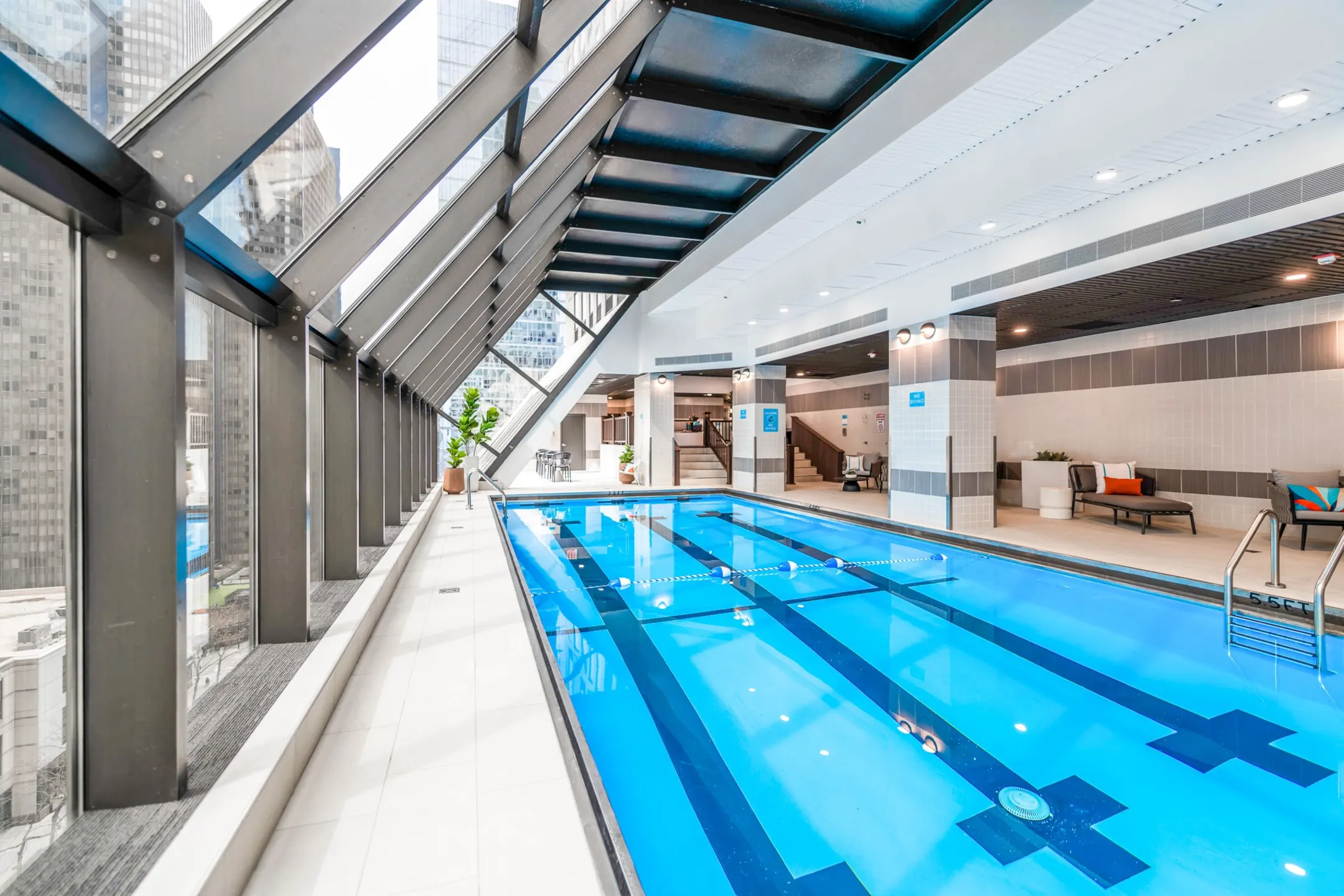 Pool - Axis Apartments and Lofts - Chicago, IL