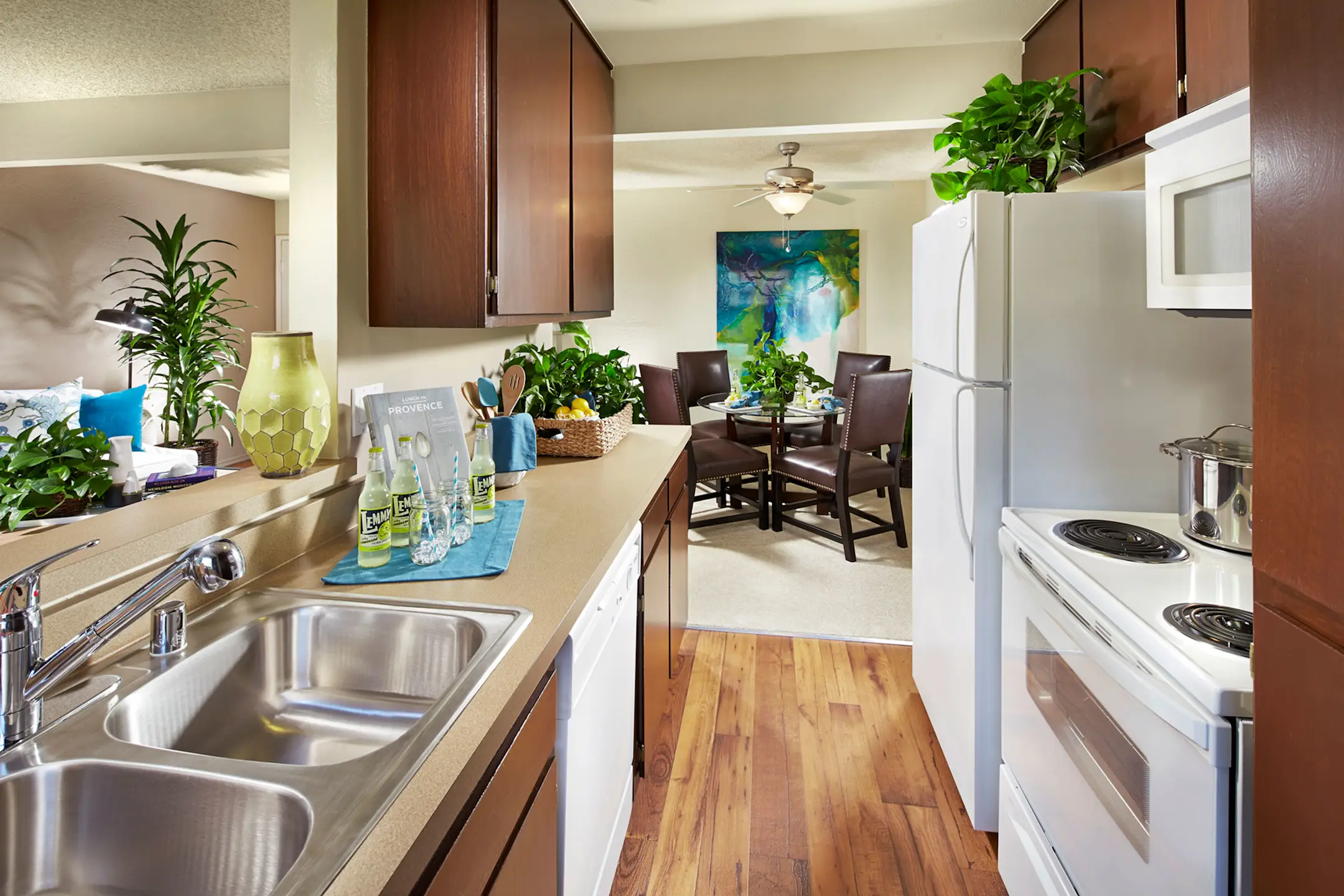 Los Cerritos Apartments