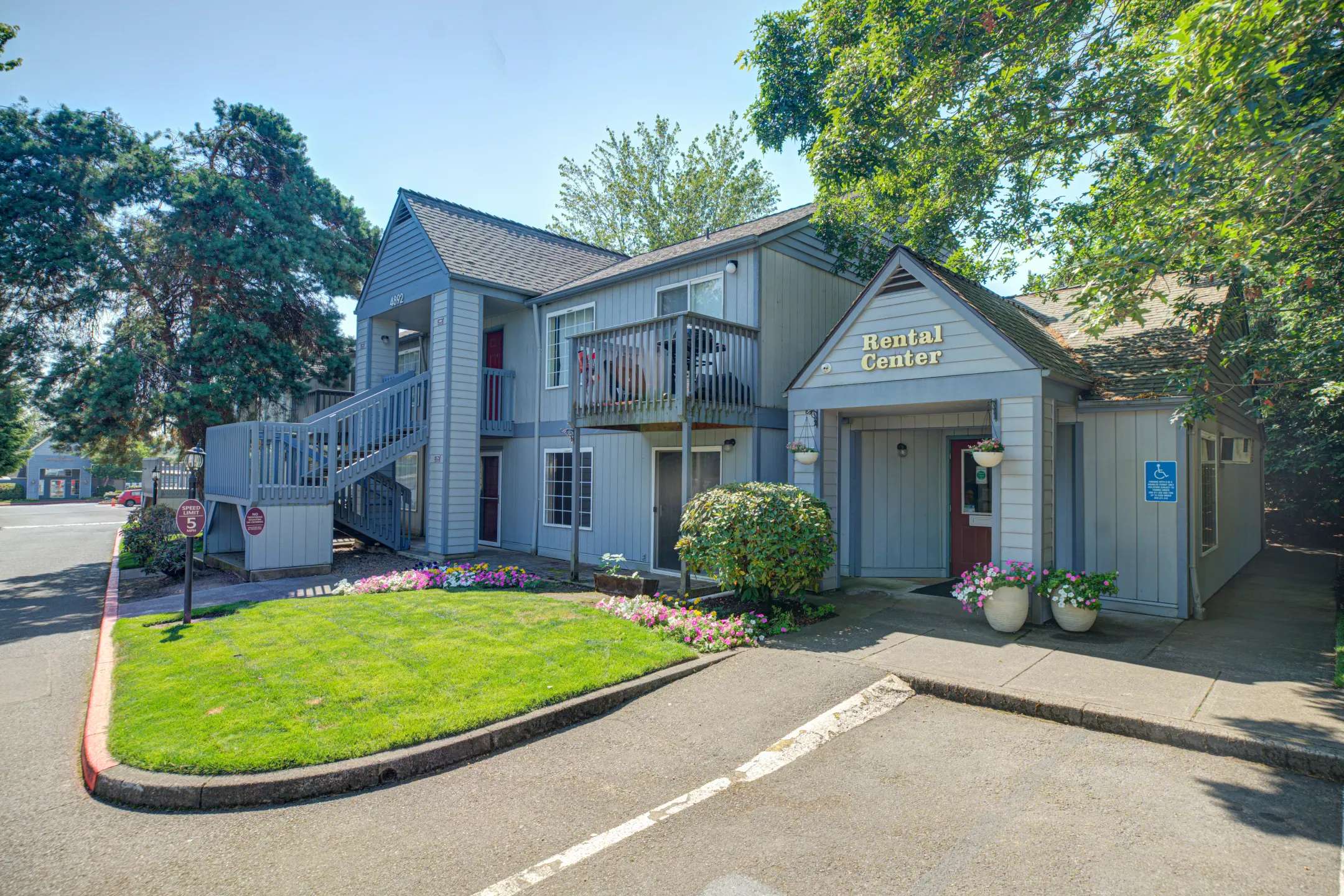 Fox Hollow Apartments - Salem, OR 97306