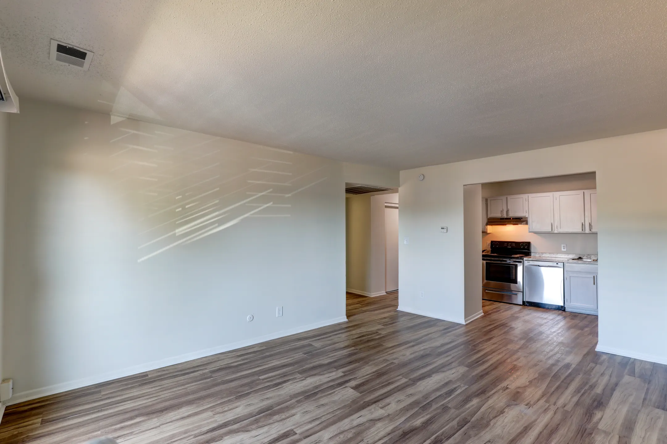 The Columns 2149 E Sunshine St Springfield, MO Apartments for Rent