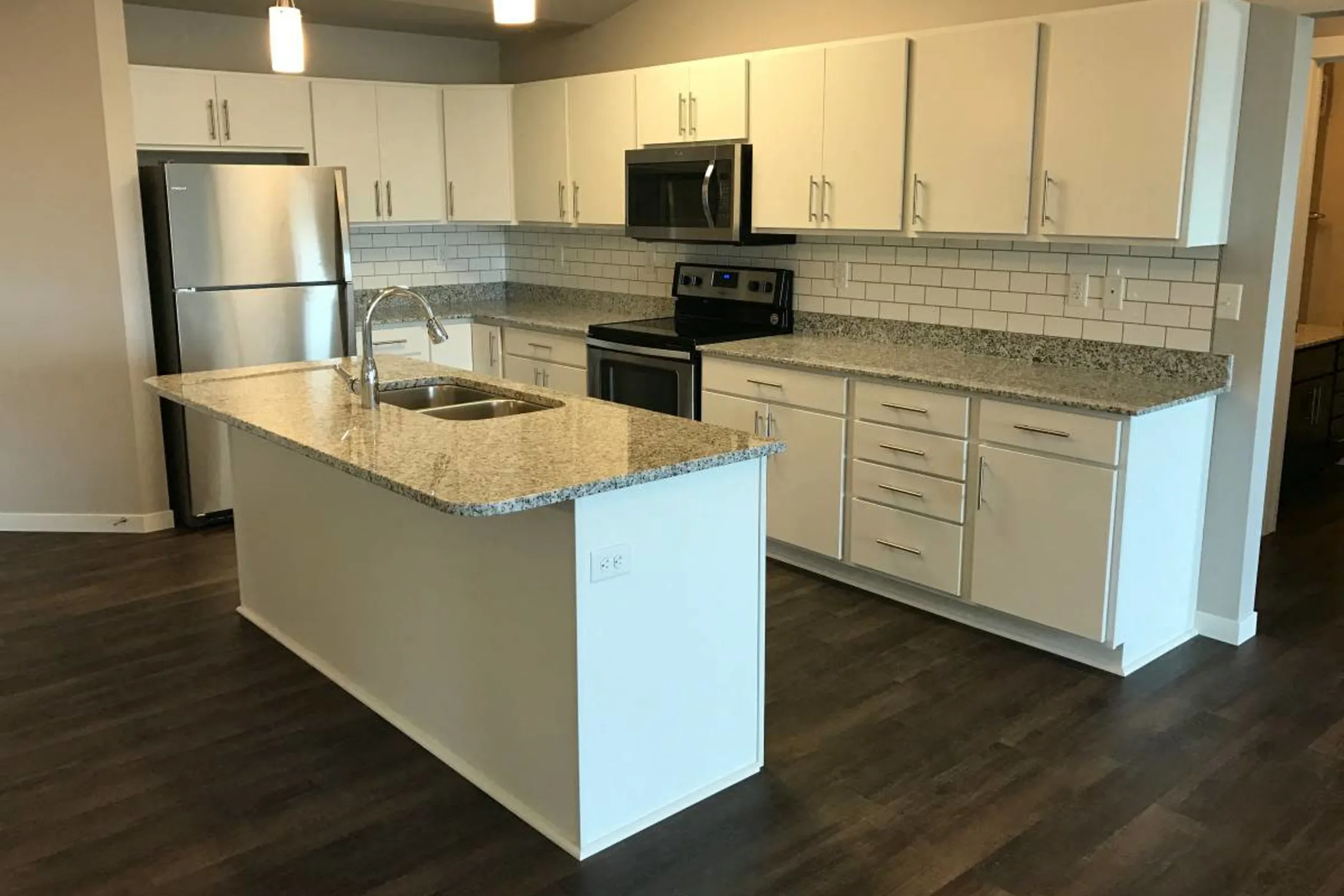 Kitchen - Grayhawk Apartments - Fargo, ND
