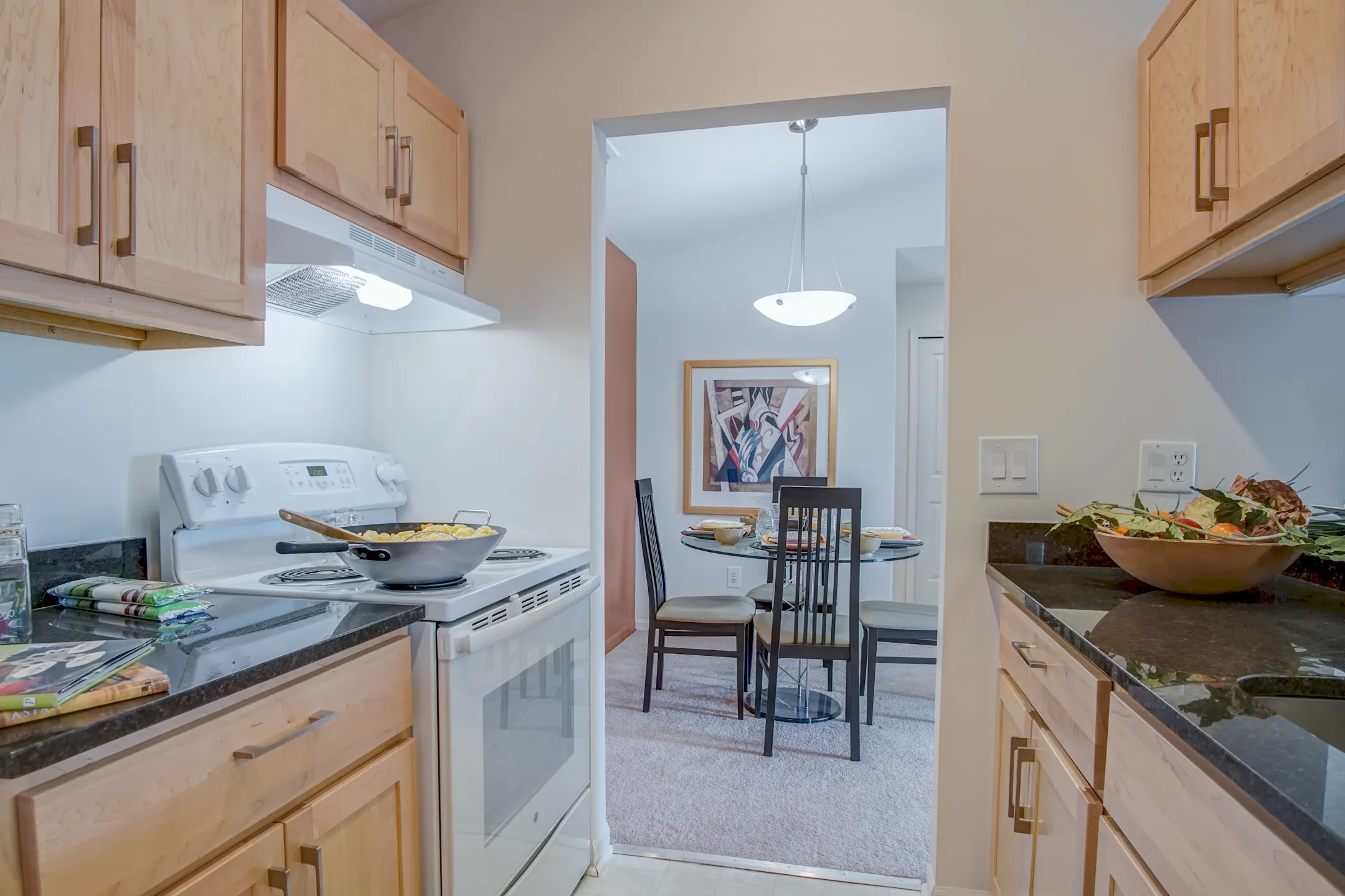 Kitchen - Lakeside Terraces - Sterling Heights, MI