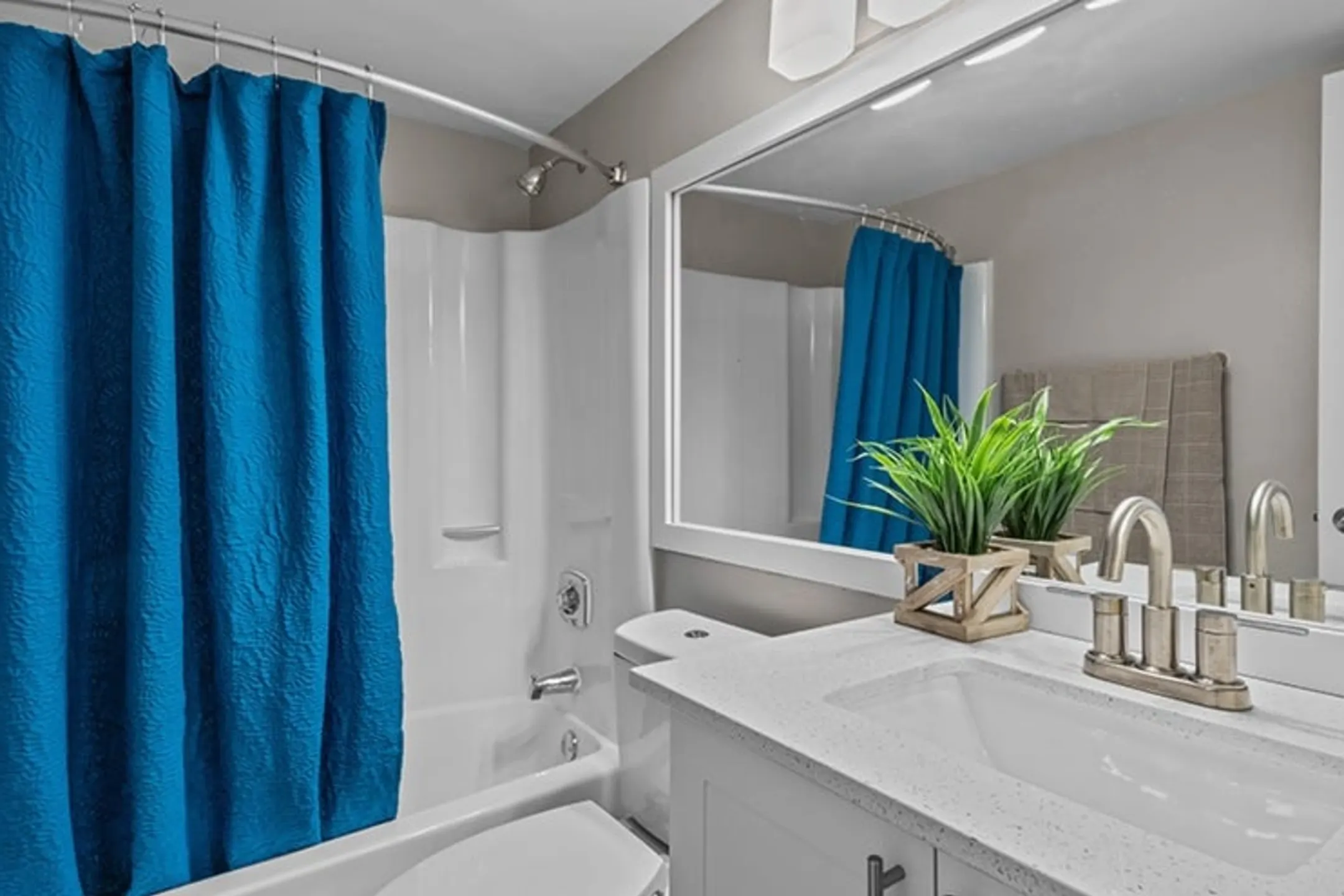 Bathroom - The Avant at Pembroke Pines - Pembroke Pines, FL