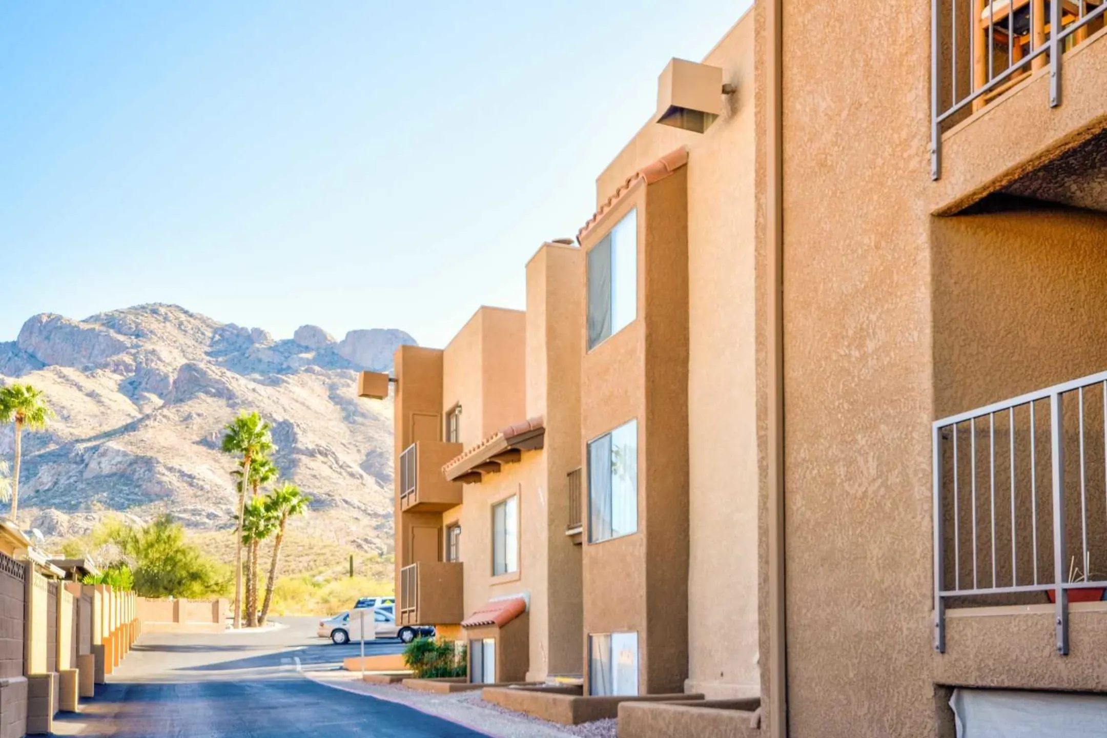 Catalina Crossing 9095 N Oracle Rd Tucson, AZ Apartments for Rent