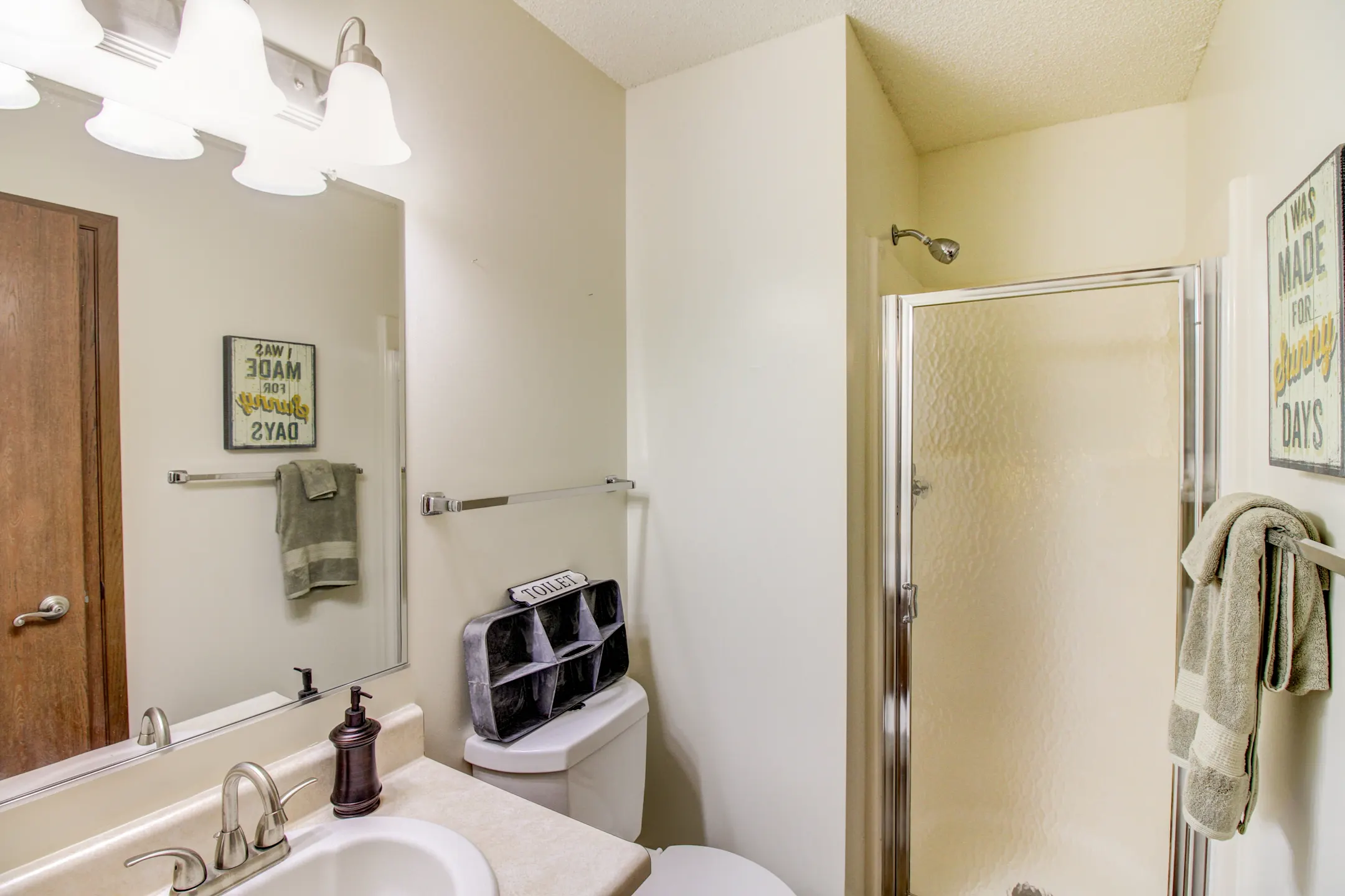 Bathroom - Sun Prairie Apartments - West Des Moines, IA