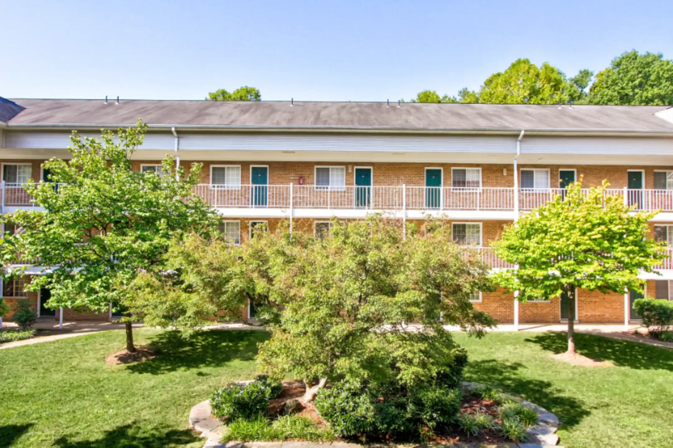 Quantico Court Apartments Triangle, VA 22172
