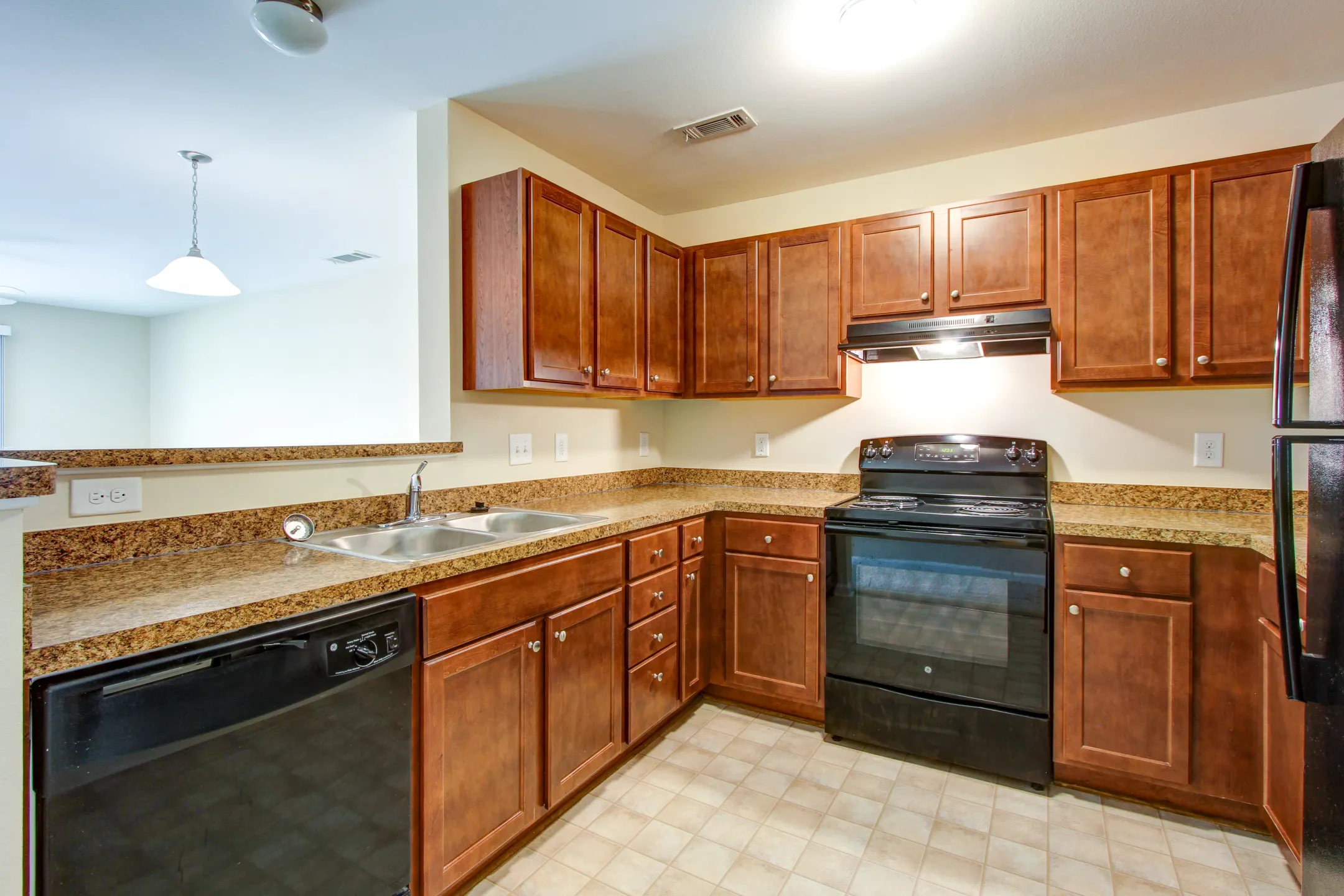 Killian Lakes Apartments & Townhomes Apartments - Columbia, SC 29203