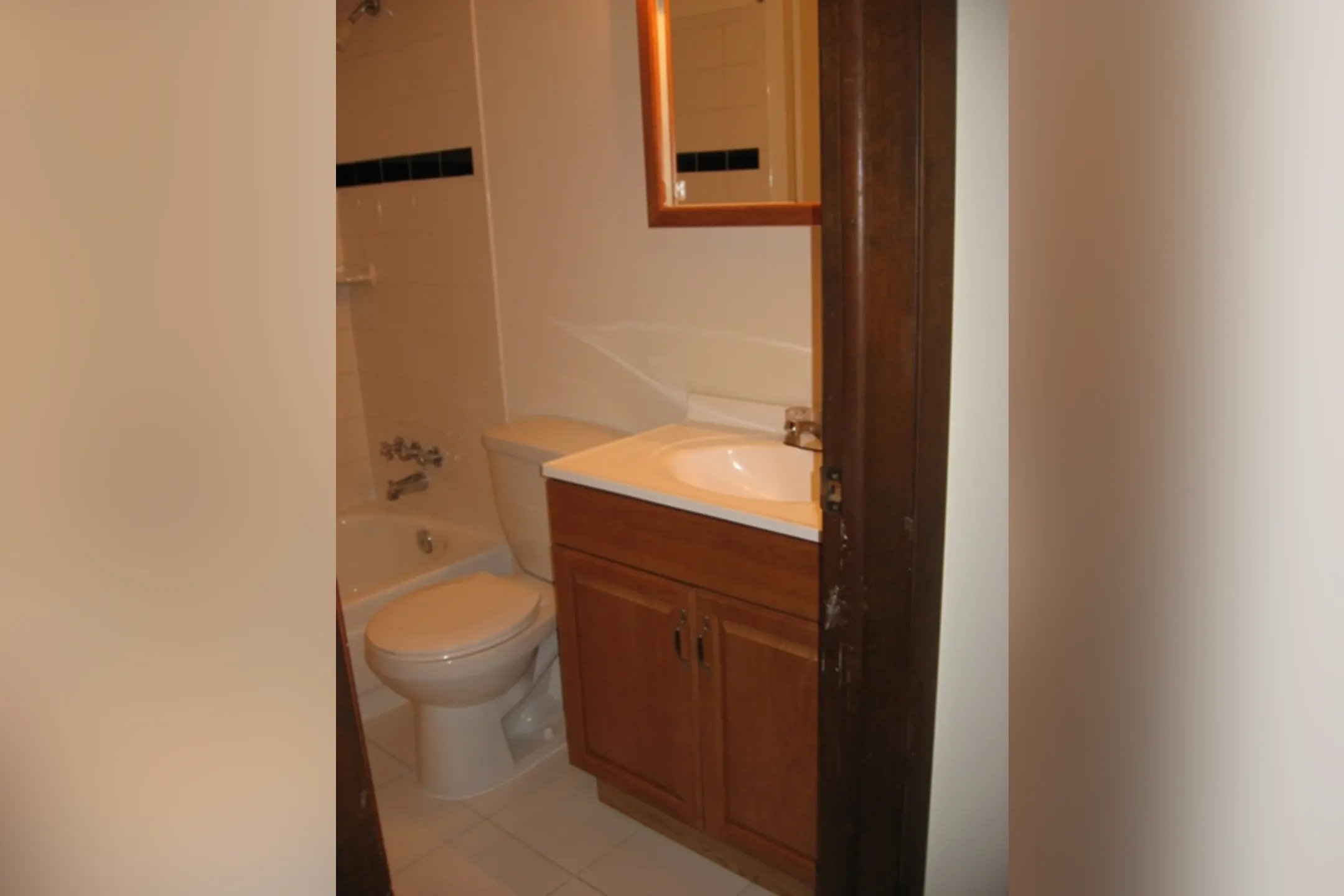 Bathroom - Belleview Park Apartments - Milwaukee, WI