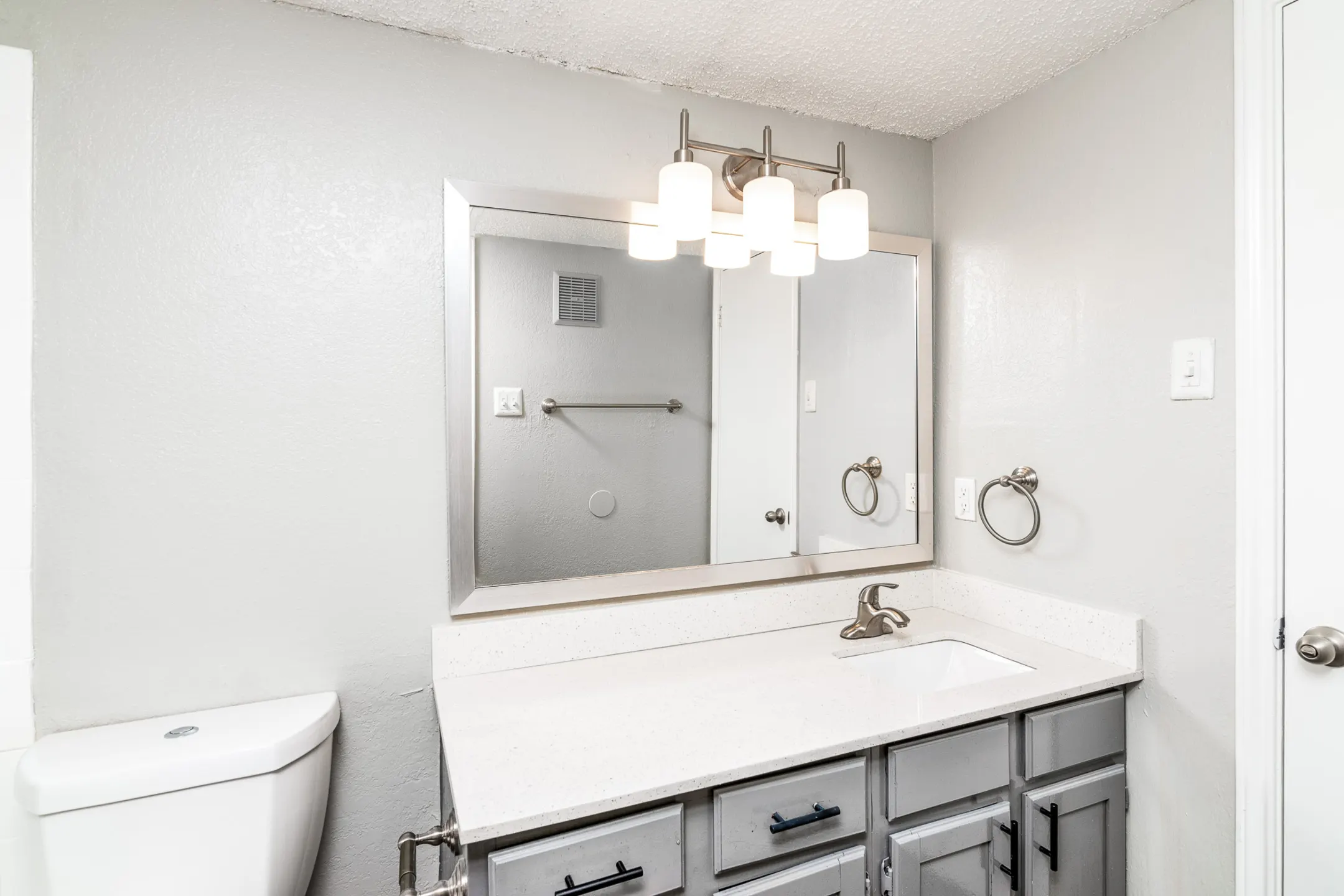 Bathroom - Wythe Apartment Homes - Irving, TX
