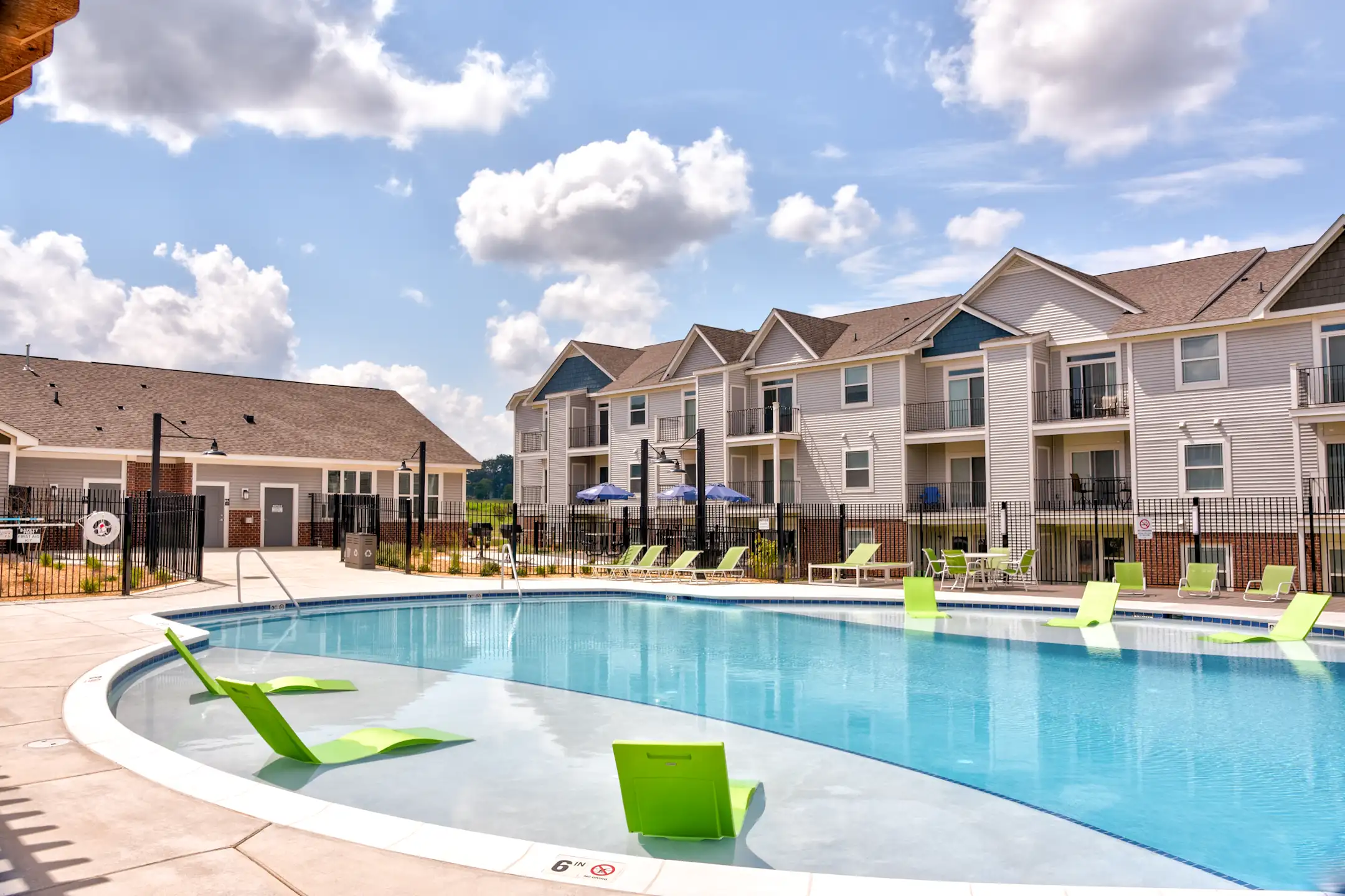 Pool - Chase Creek Apartment Homes - Huntsville, AL