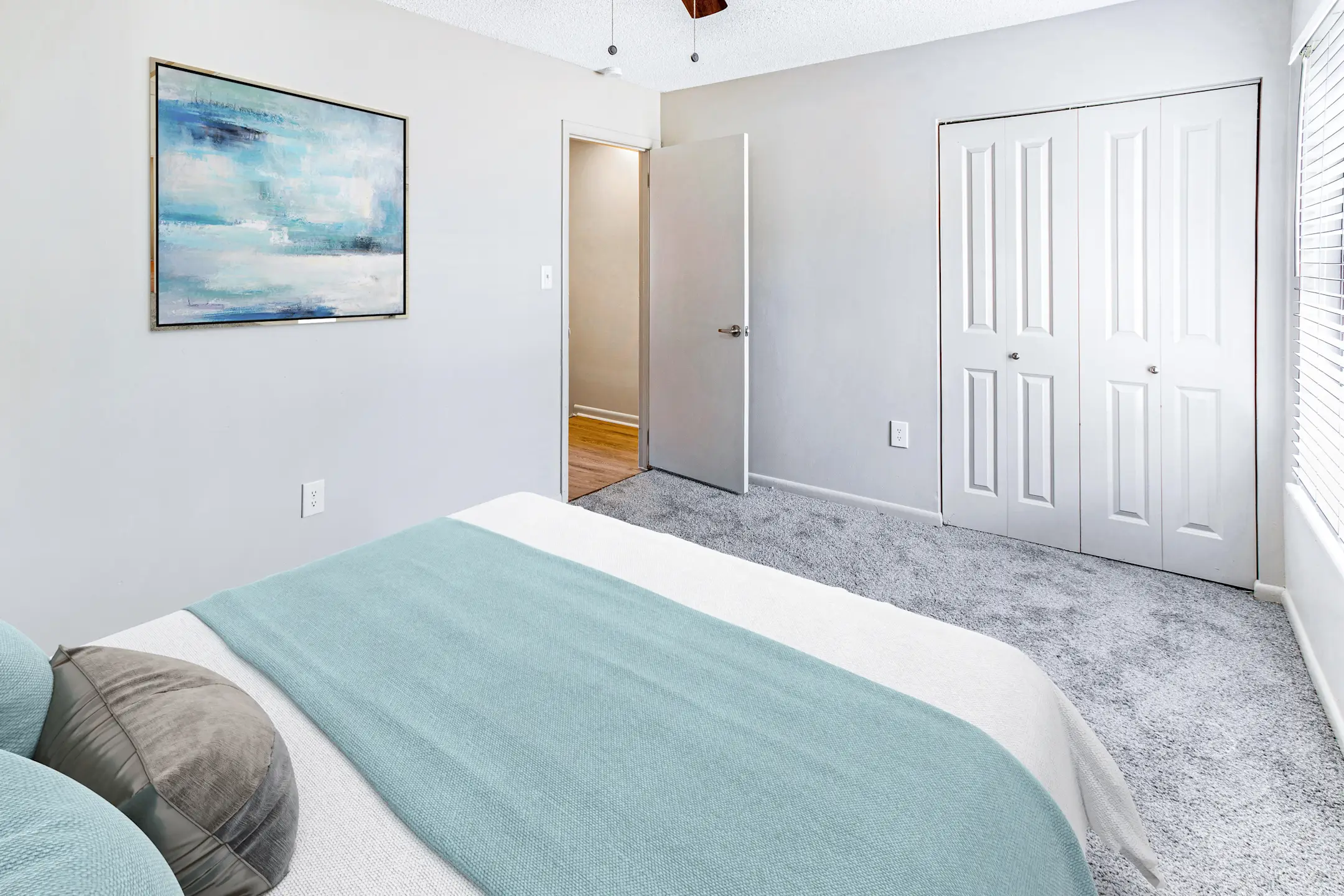 The Flats on Hampstead 200 Hampstead Ave Savannah, GA Townhouses