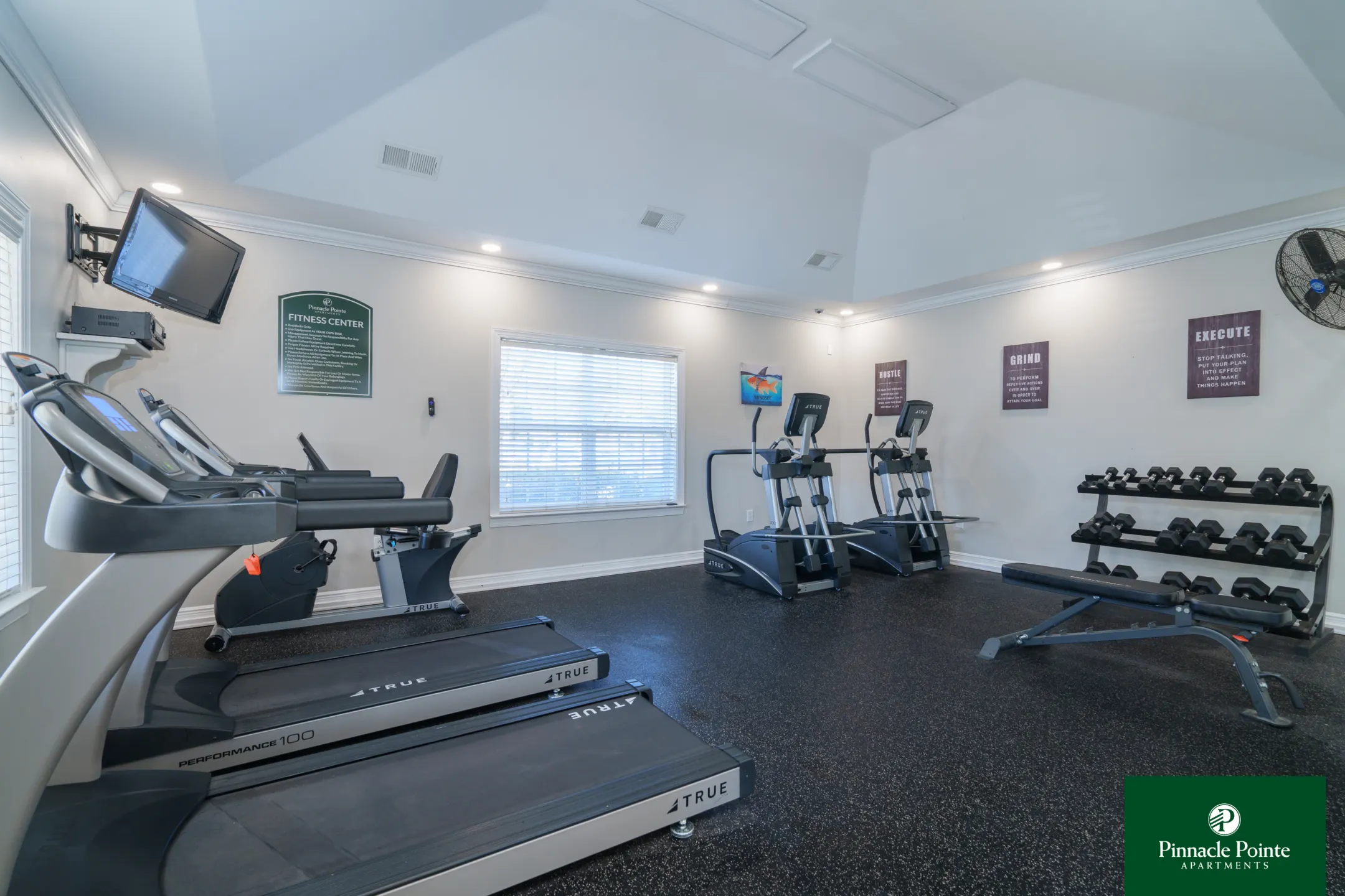 Fitness Weight Room - Pinnacle Pointe Apartments - Crestview, FL