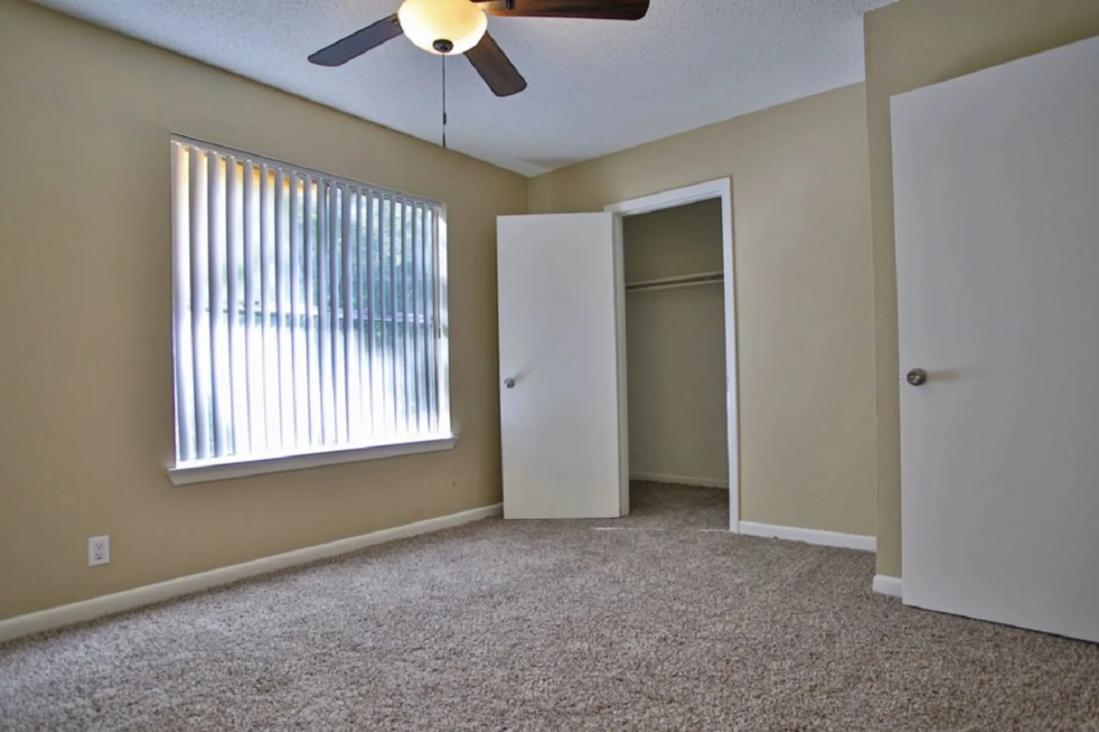 Misty Hollow Townhomes Apartments Pineville, LA 71360