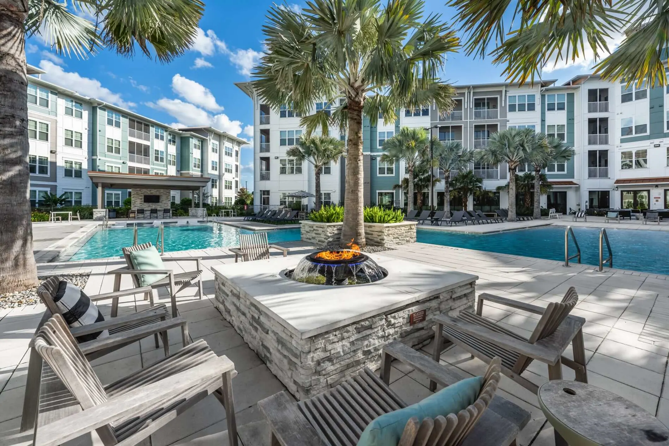 Pool - Essex Luxe Apartments - Orlando, FL
