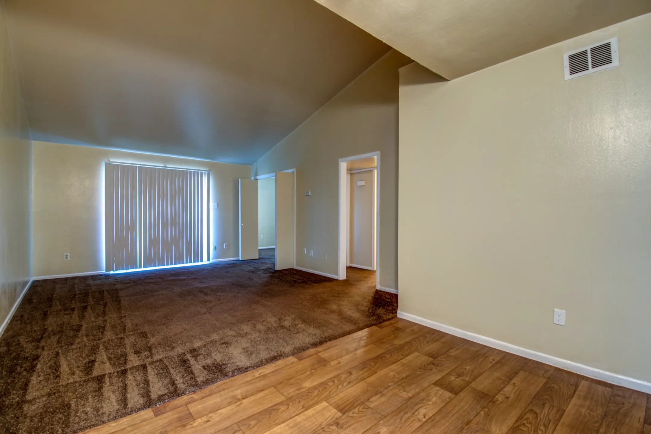 Living Room - Bay Bluff Apartments - Corpus Christi, TX