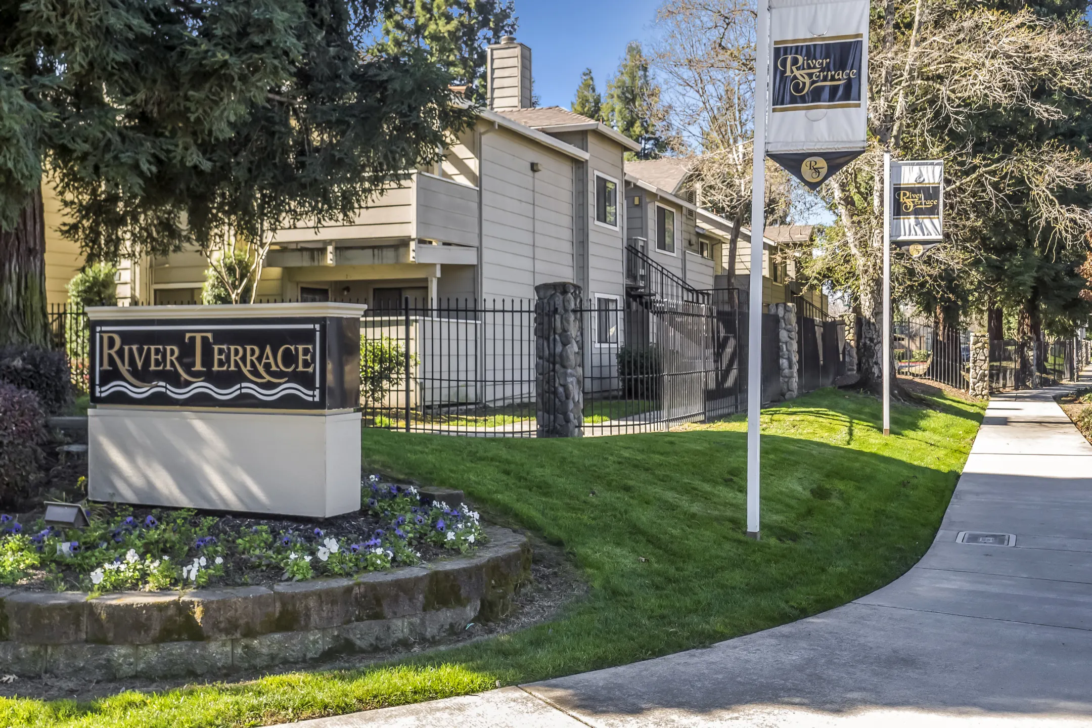 River Terrace Apartments - Sacramento, CA 95833