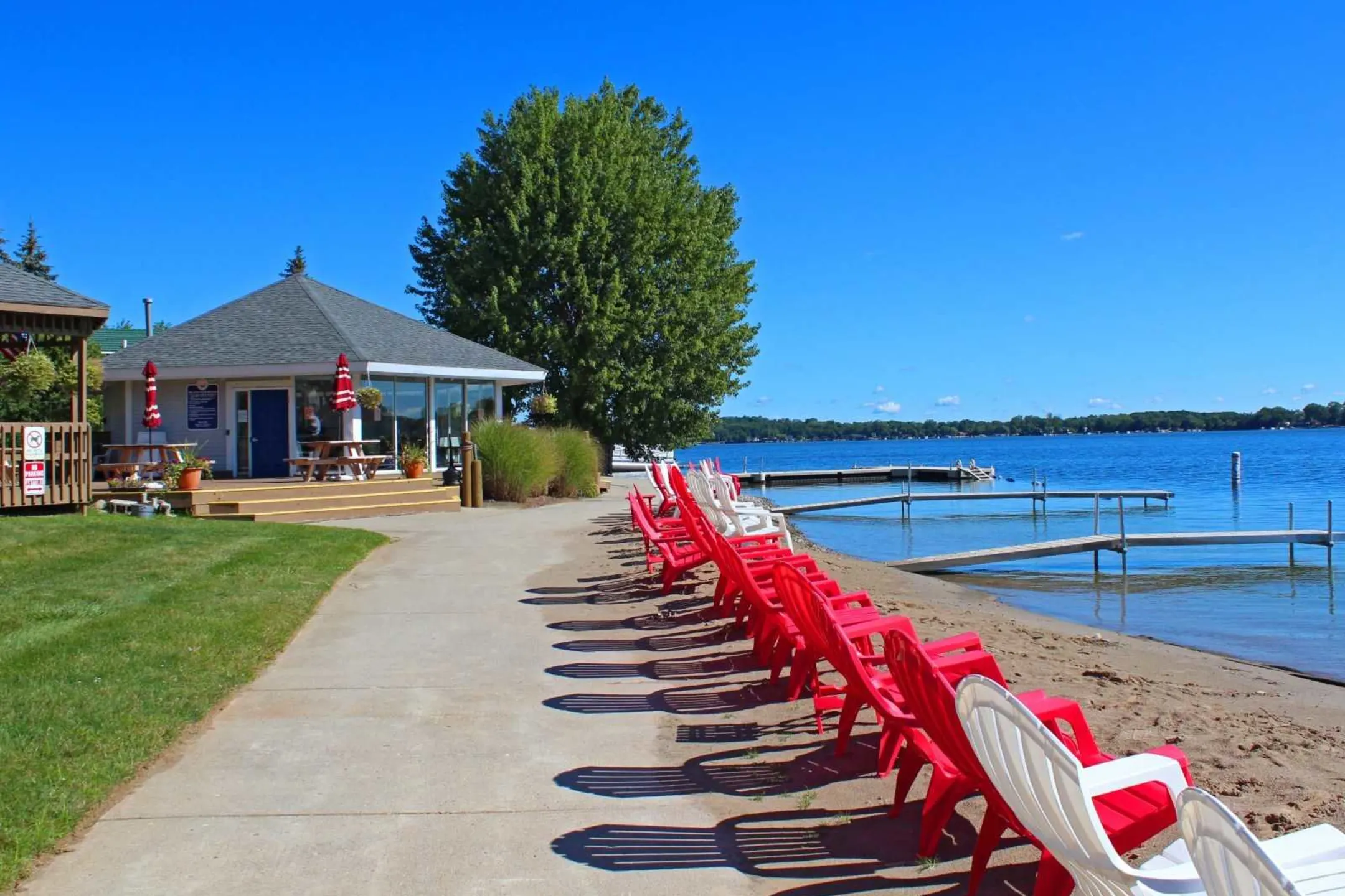 Harbor Cove Apartments and Beach Club - Whitmore Lake, MI