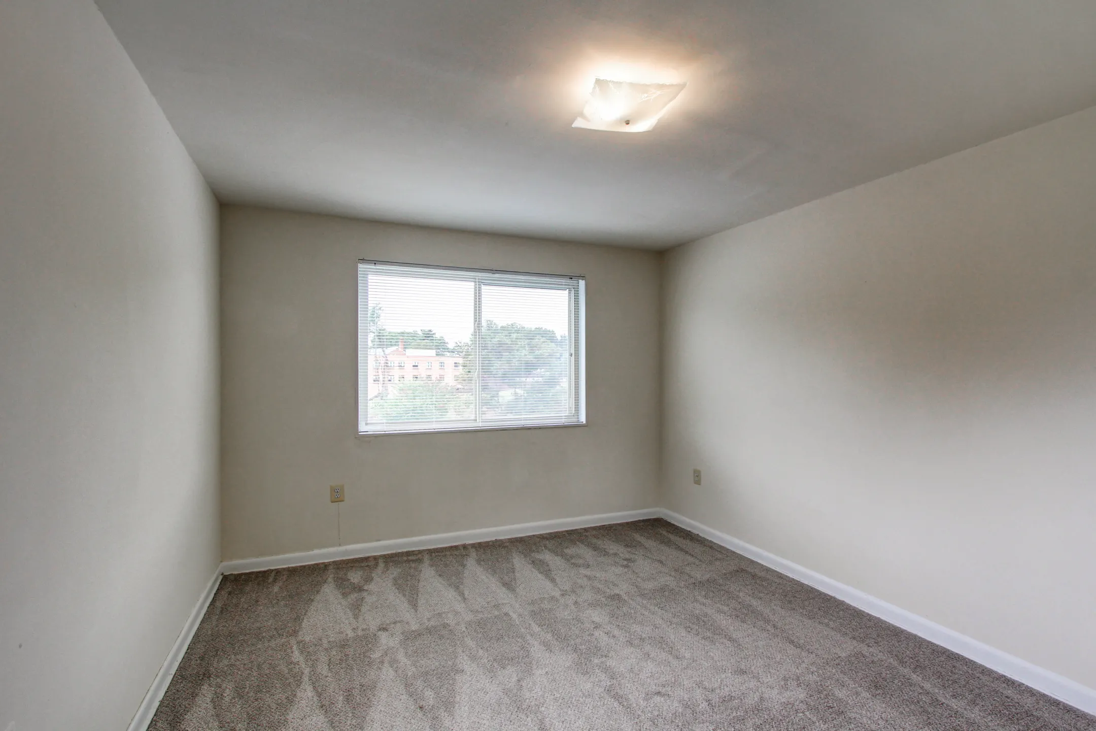 Bedroom - Thayer Terrace - Silver Spring, MD