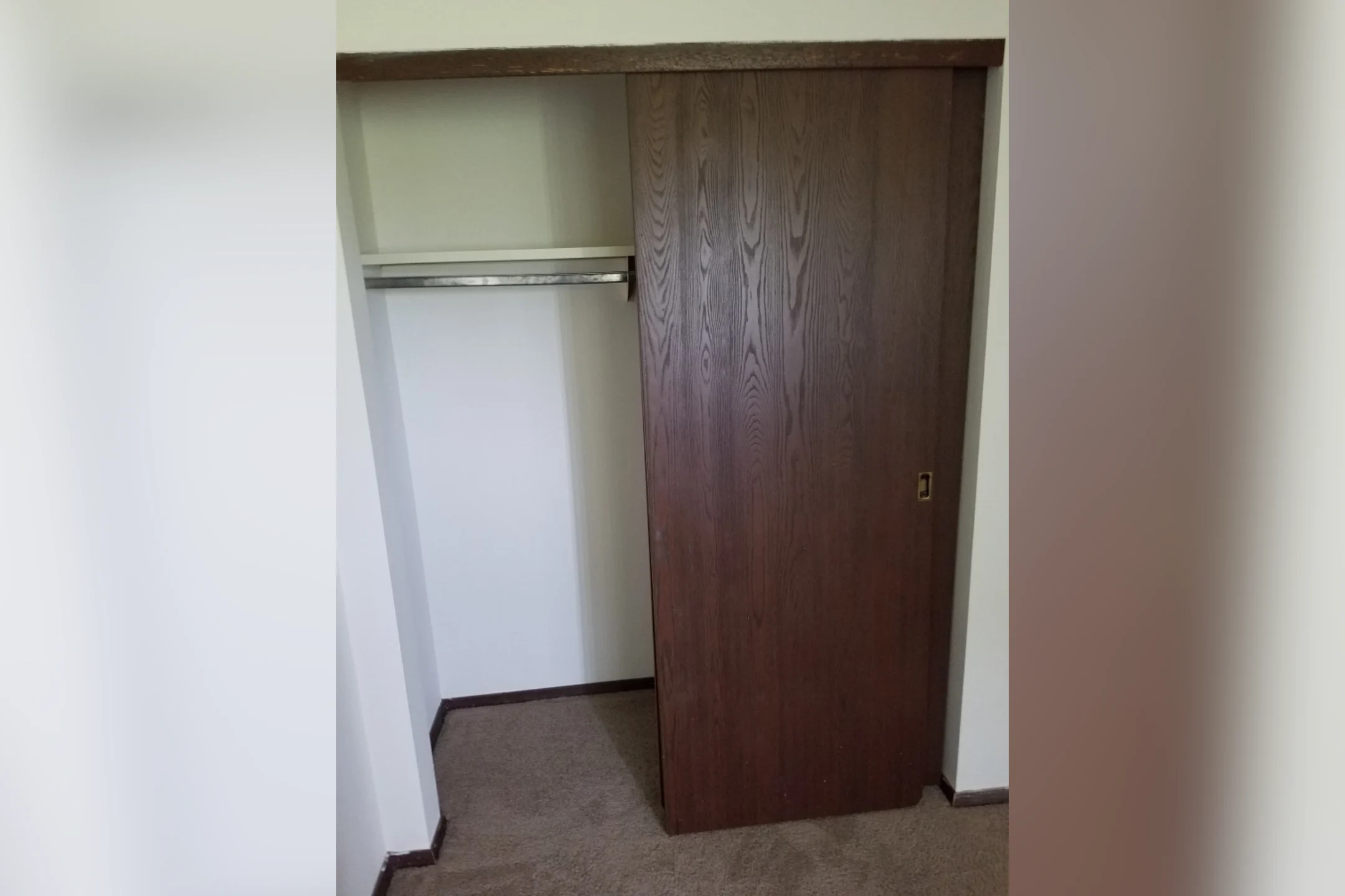 Lake Park Apartments 3749 S Packard Ave Saint Francis, WI