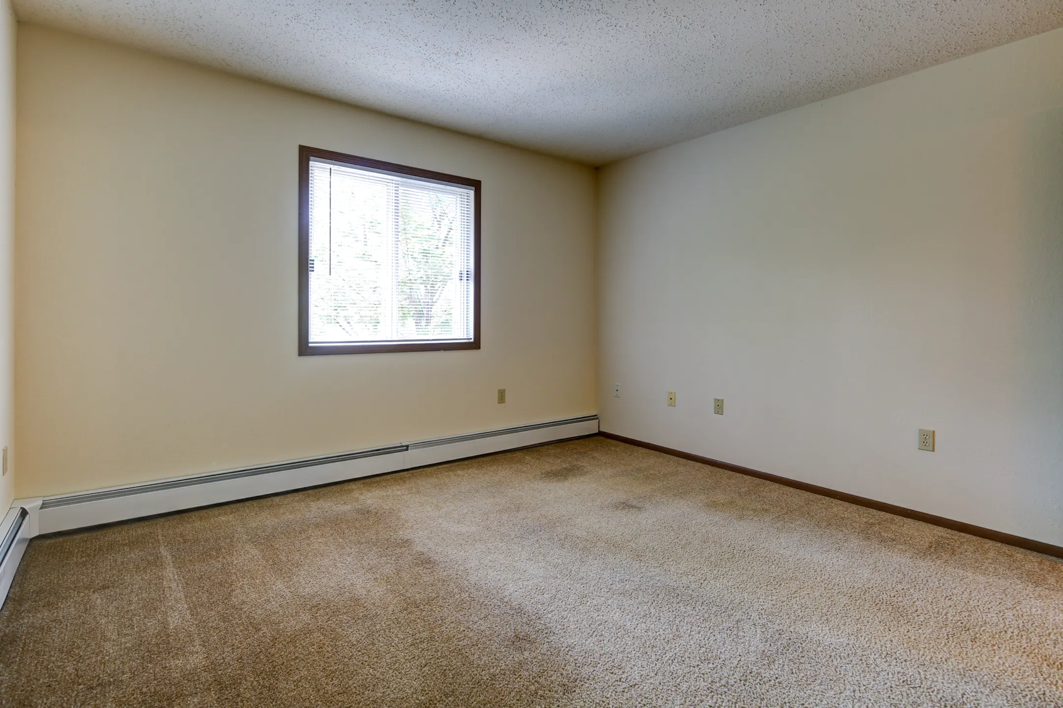 Parkside Apartments / Grace Manor Apartments 205219A W. Jefferson