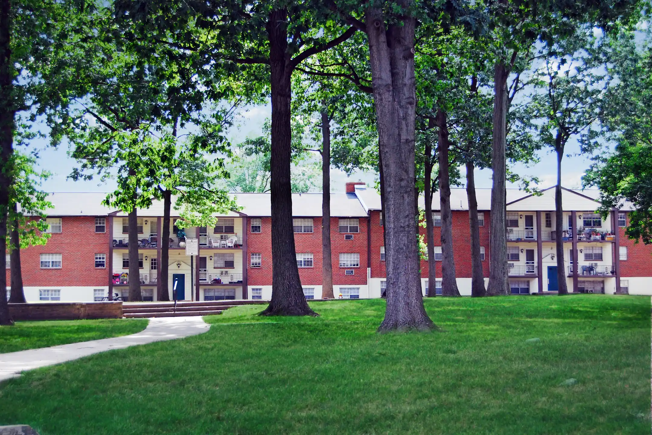 Colonial Gardens Apartments Morrisville, PA 19067