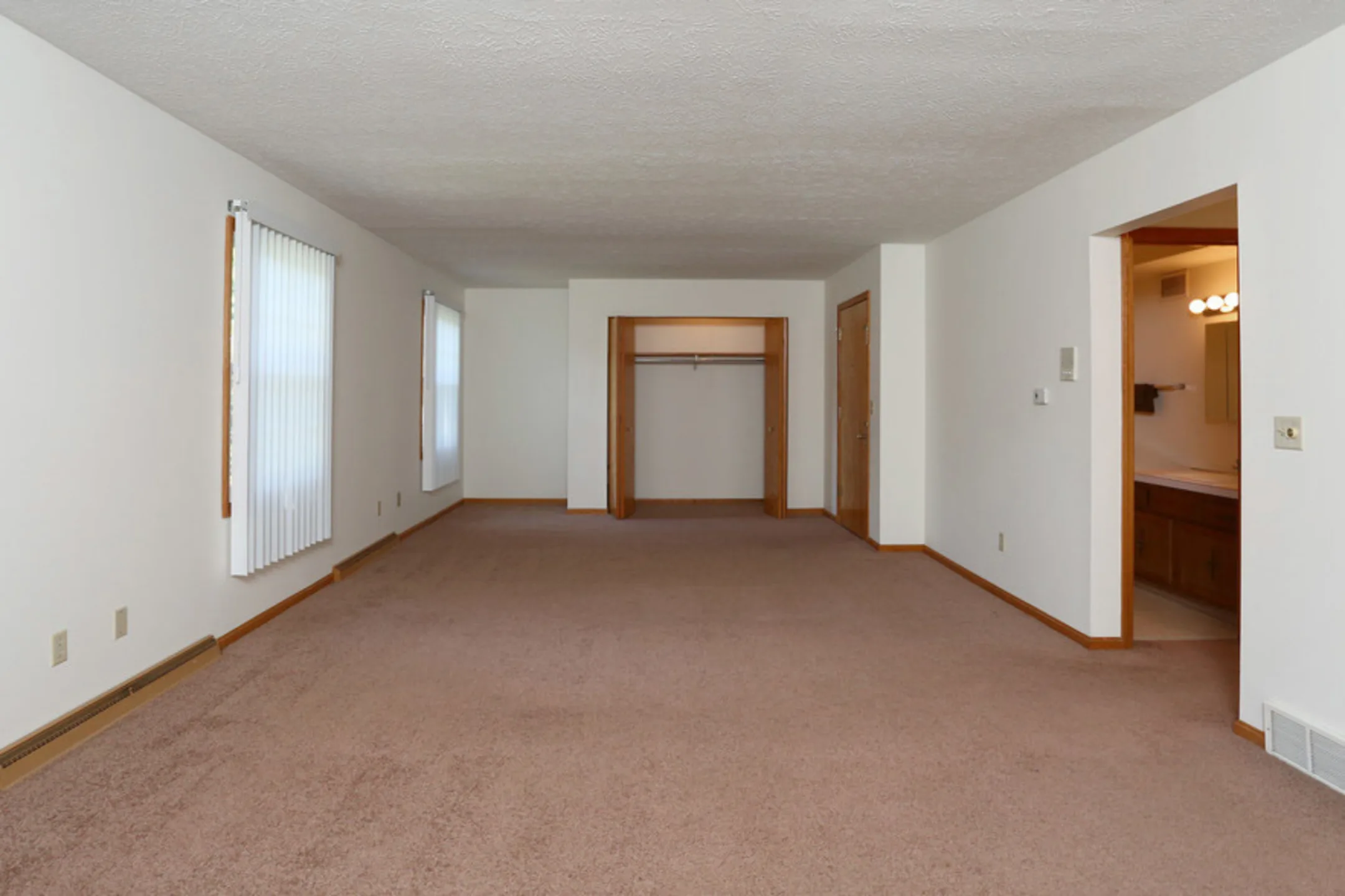 Woodlawn Village Apartments 2601 Woodlawn Circle Northwest Canton