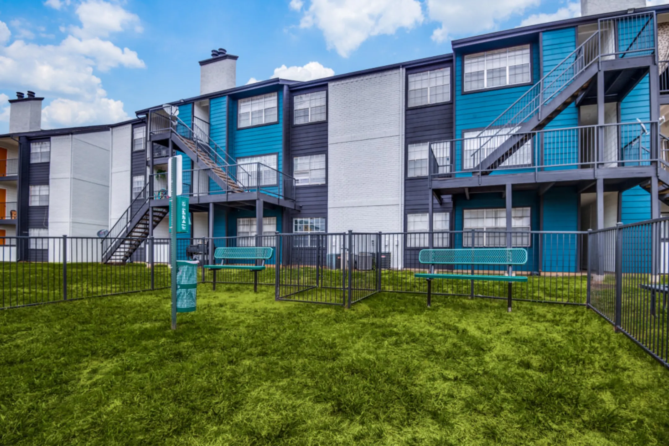 Building - Hawke Apartment Homes - Irving, TX