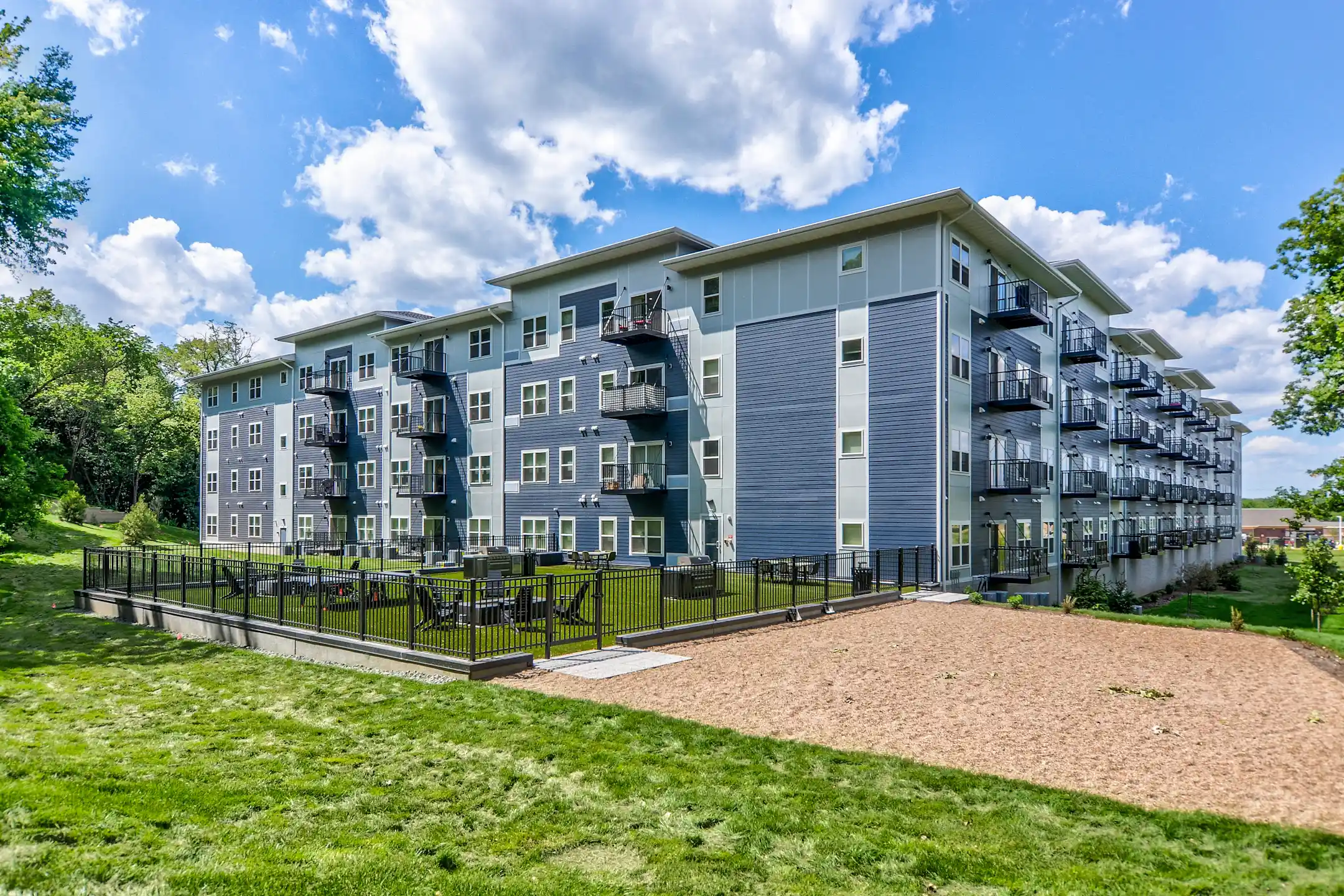 Flats at Neill Park Apartments Burnsville, MN 55337