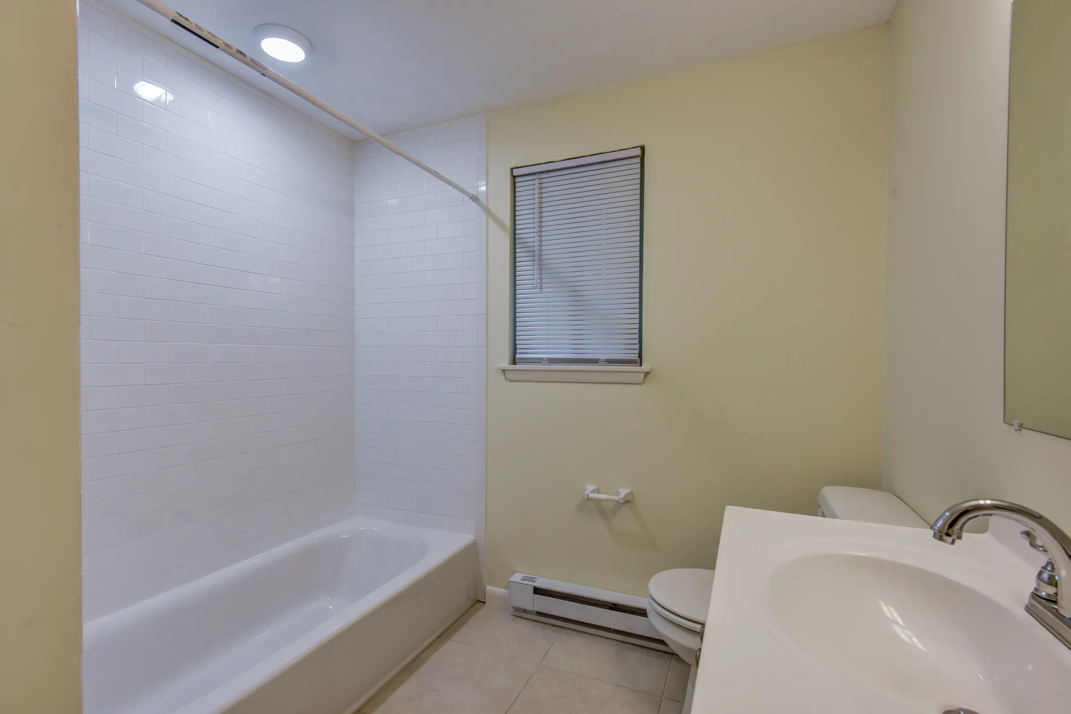 Bathroom - Ramblestone Apartments - Bloomfield, CT