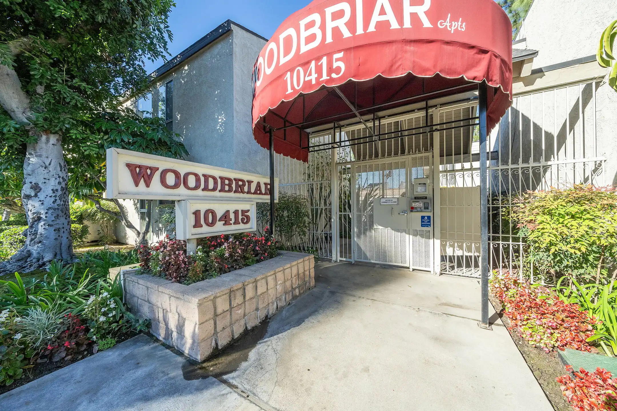 Woodbriar Apartments 10415 Paramount Blvd Downey, CA Apartments for