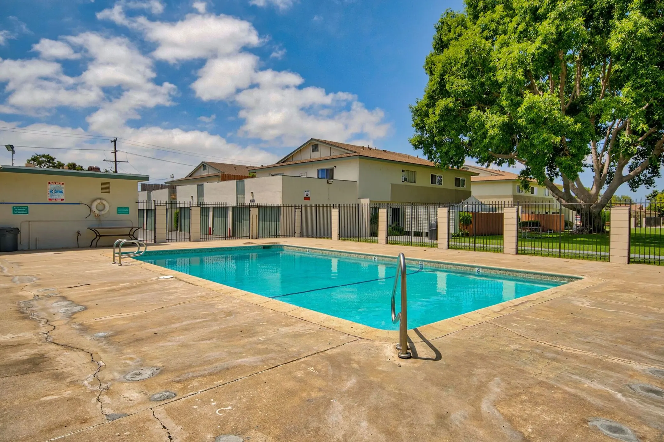 Pool - Lamplighter Village - Garden Grove, CA