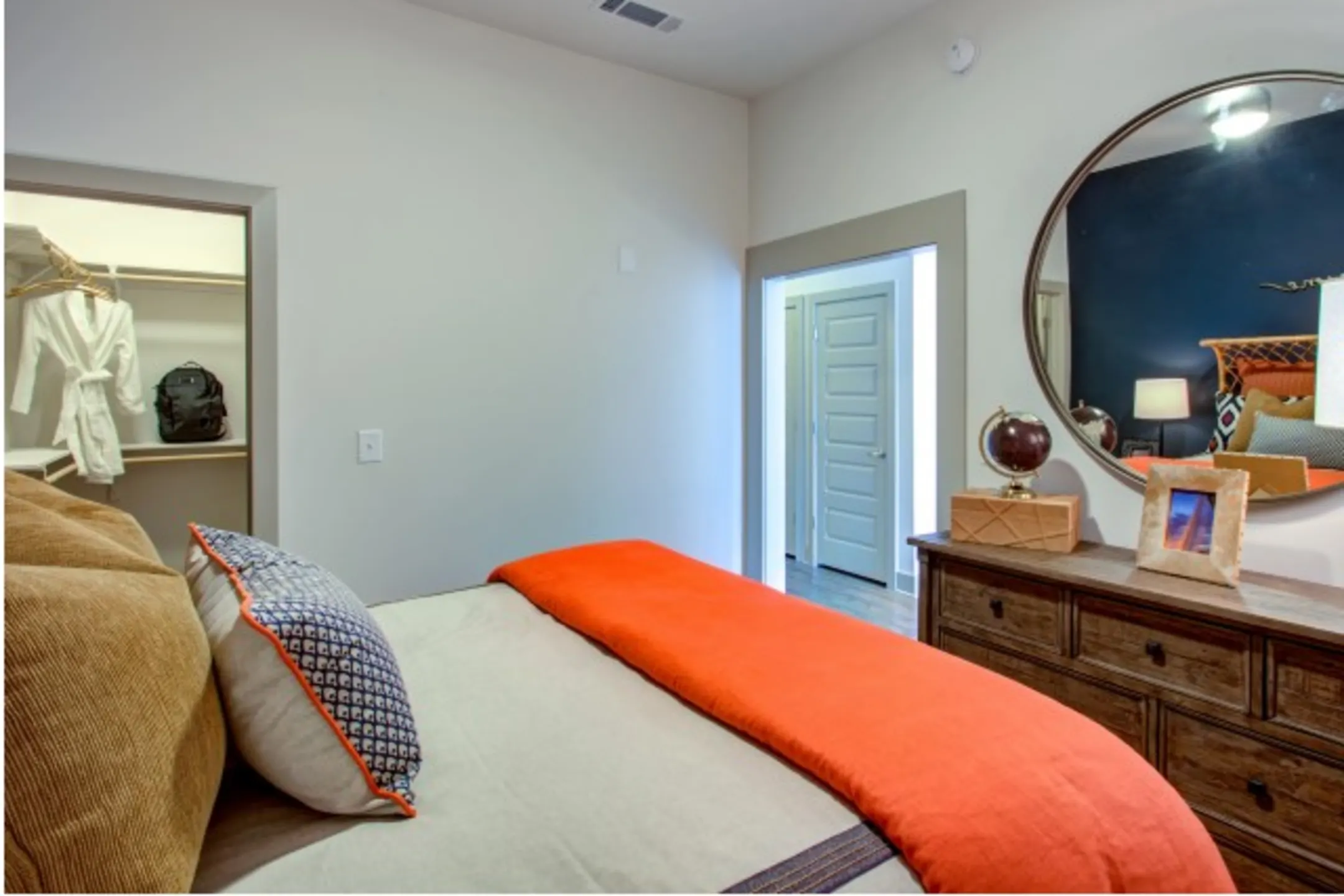 Bedroom - Lincoln at Dilworth - Charlotte, NC
