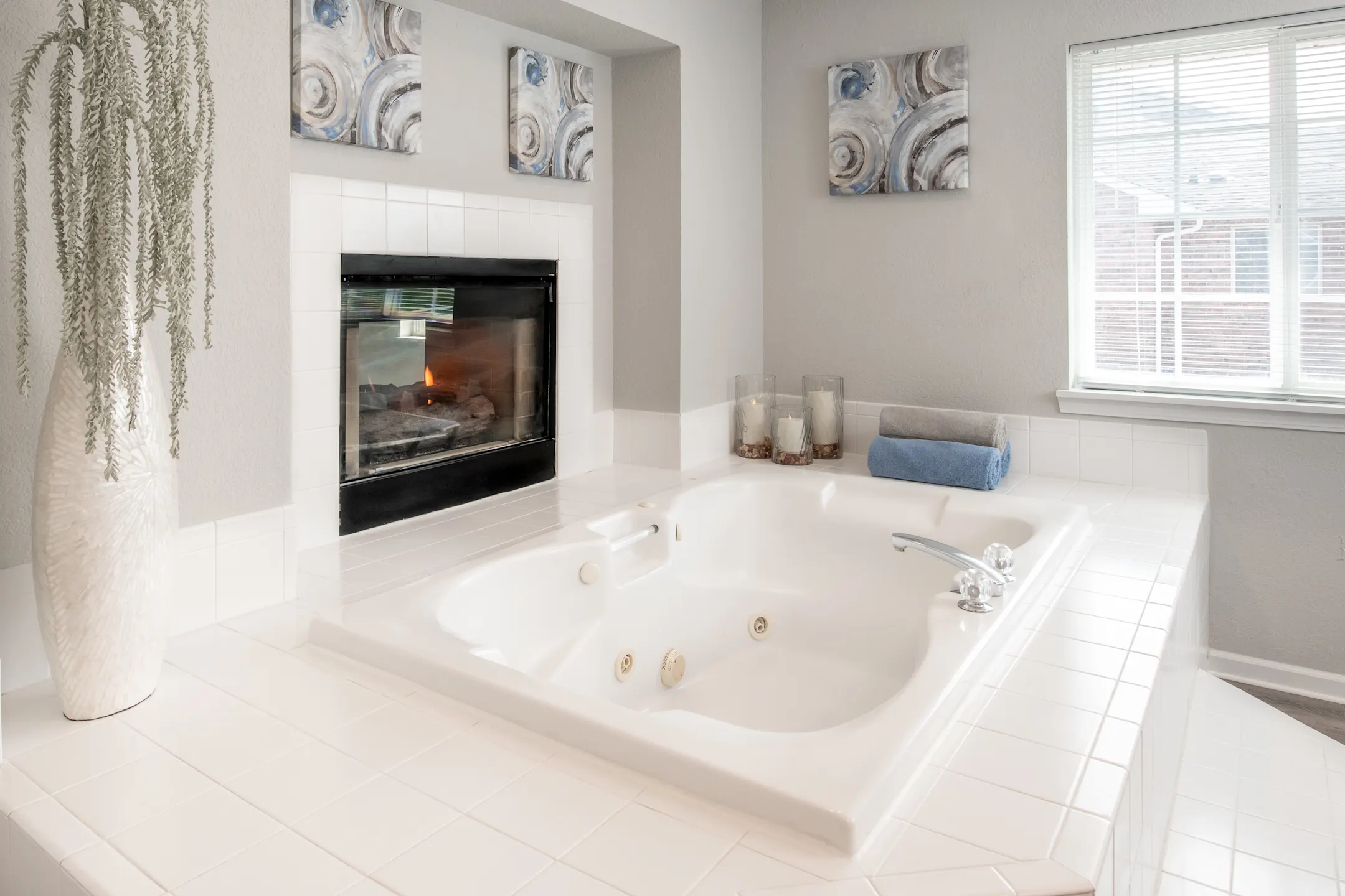 Canterbury Crossing Luxury Apartment Homes Apartments Pewaukee, WI 53072