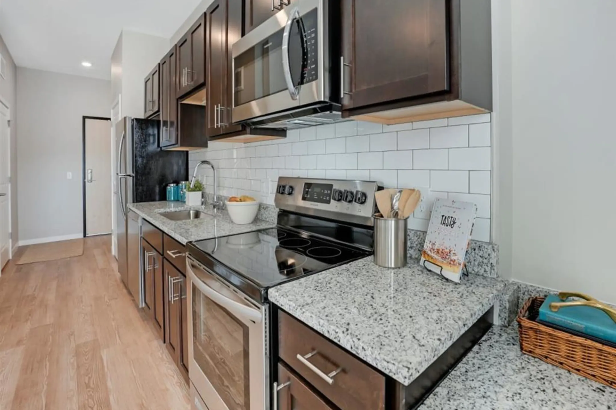 Kitchen - Timber & Tie Apartments - Minneapolis, MN