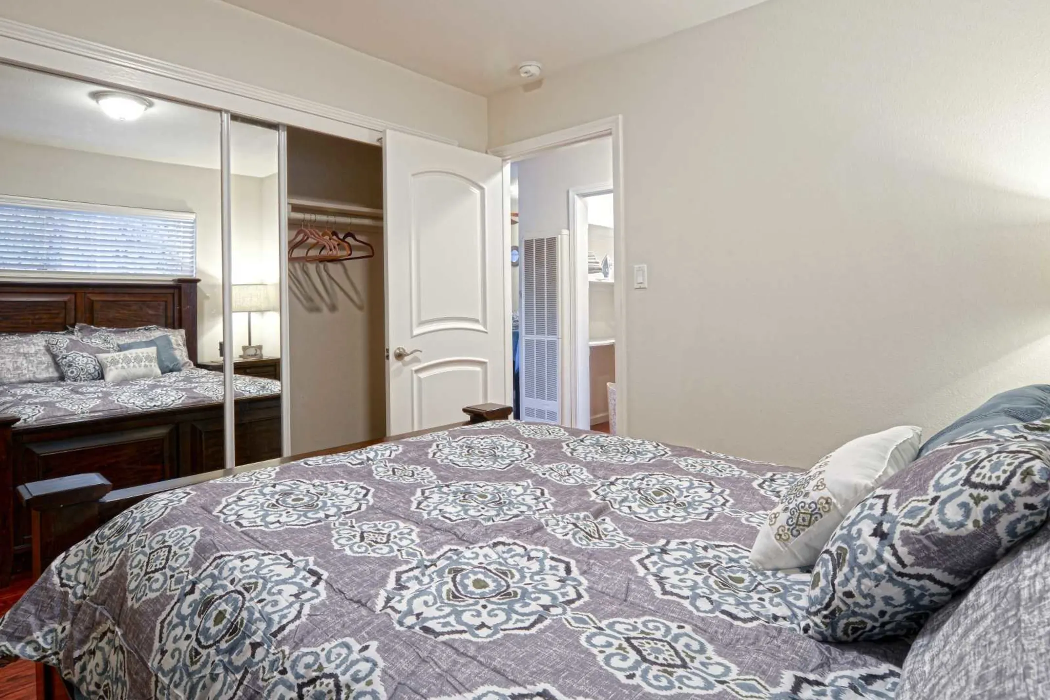 Bedroom - Sun Valley Apartments - Pleasant Hill, CA