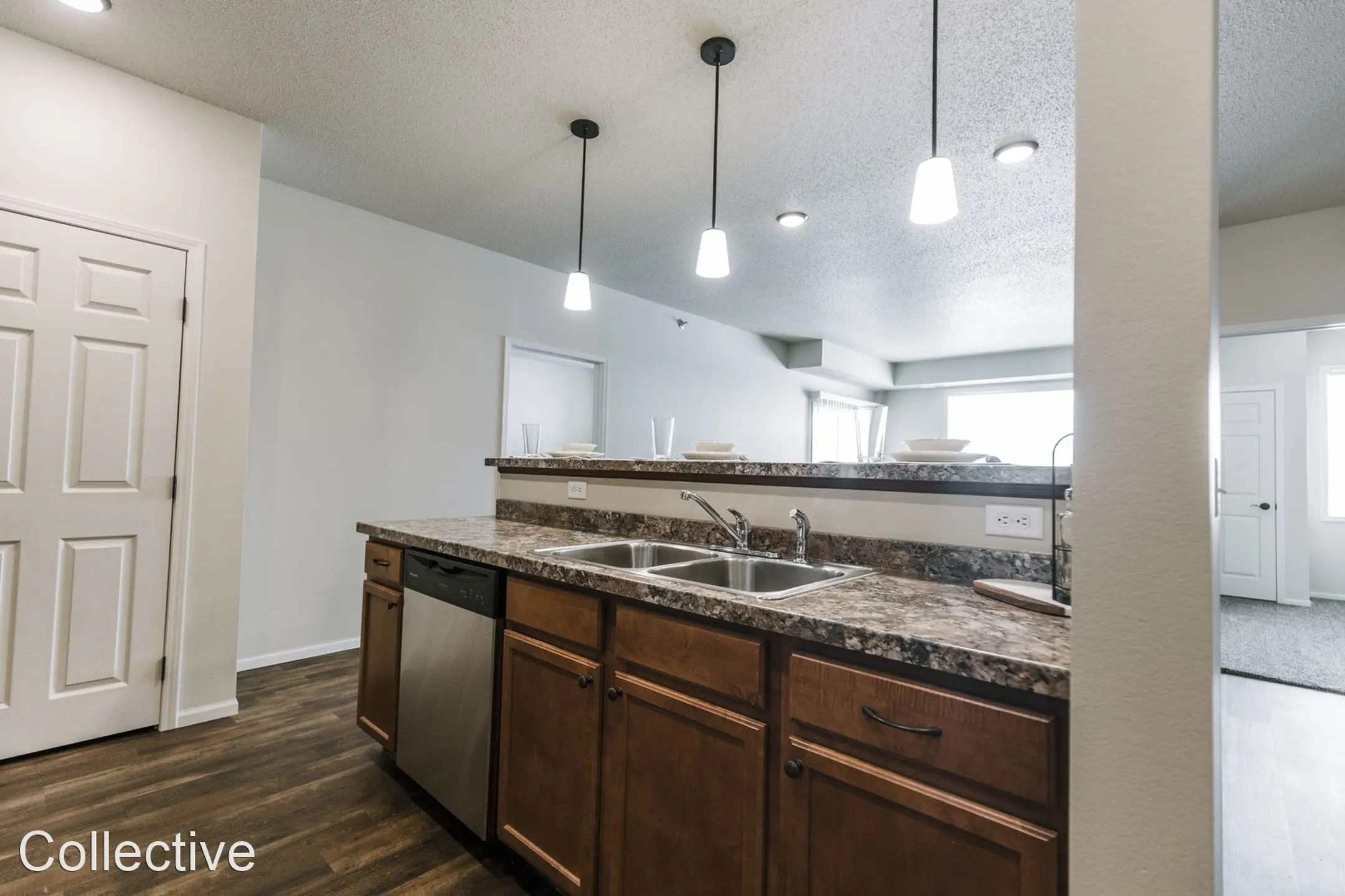 Kitchen - Lakewood Crossing Apartments - Mandan, ND