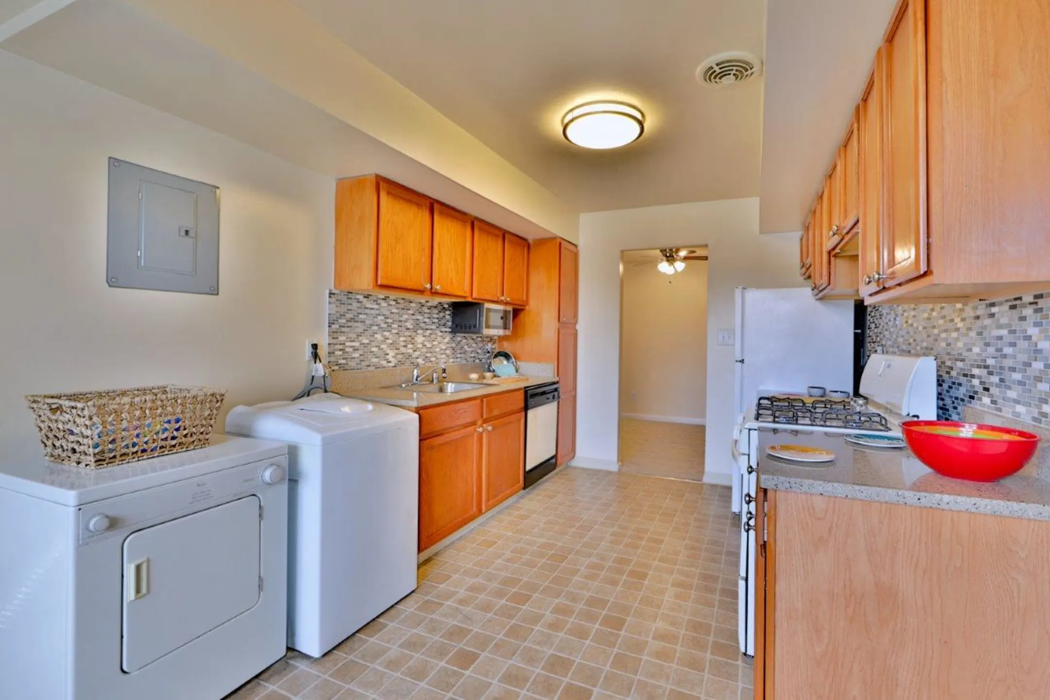 Kitchen - Westerlee Apartment Homes - Catonsville, MD