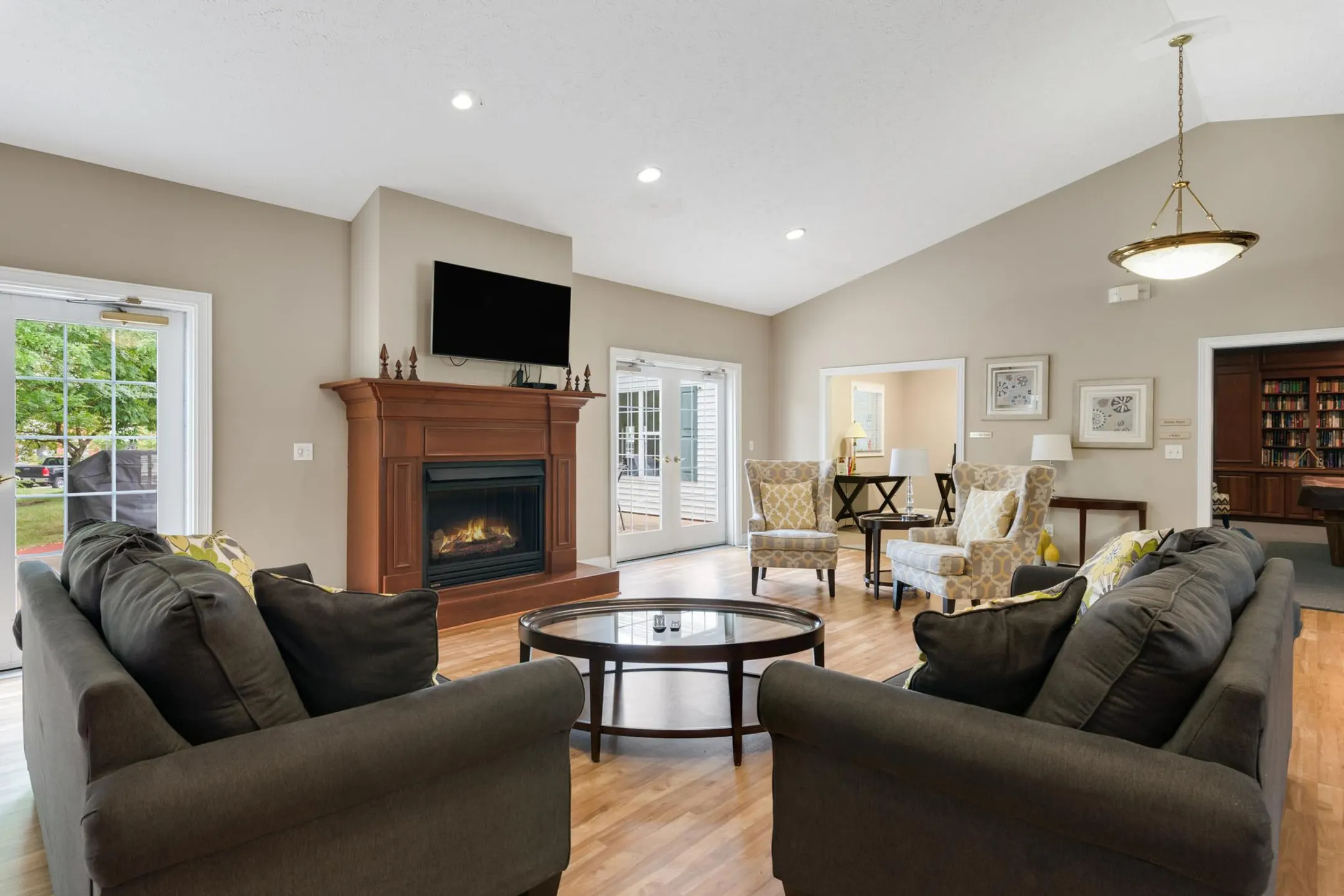 Living Room - Arbor Glen Senior Apartments - Twinsburg, OH