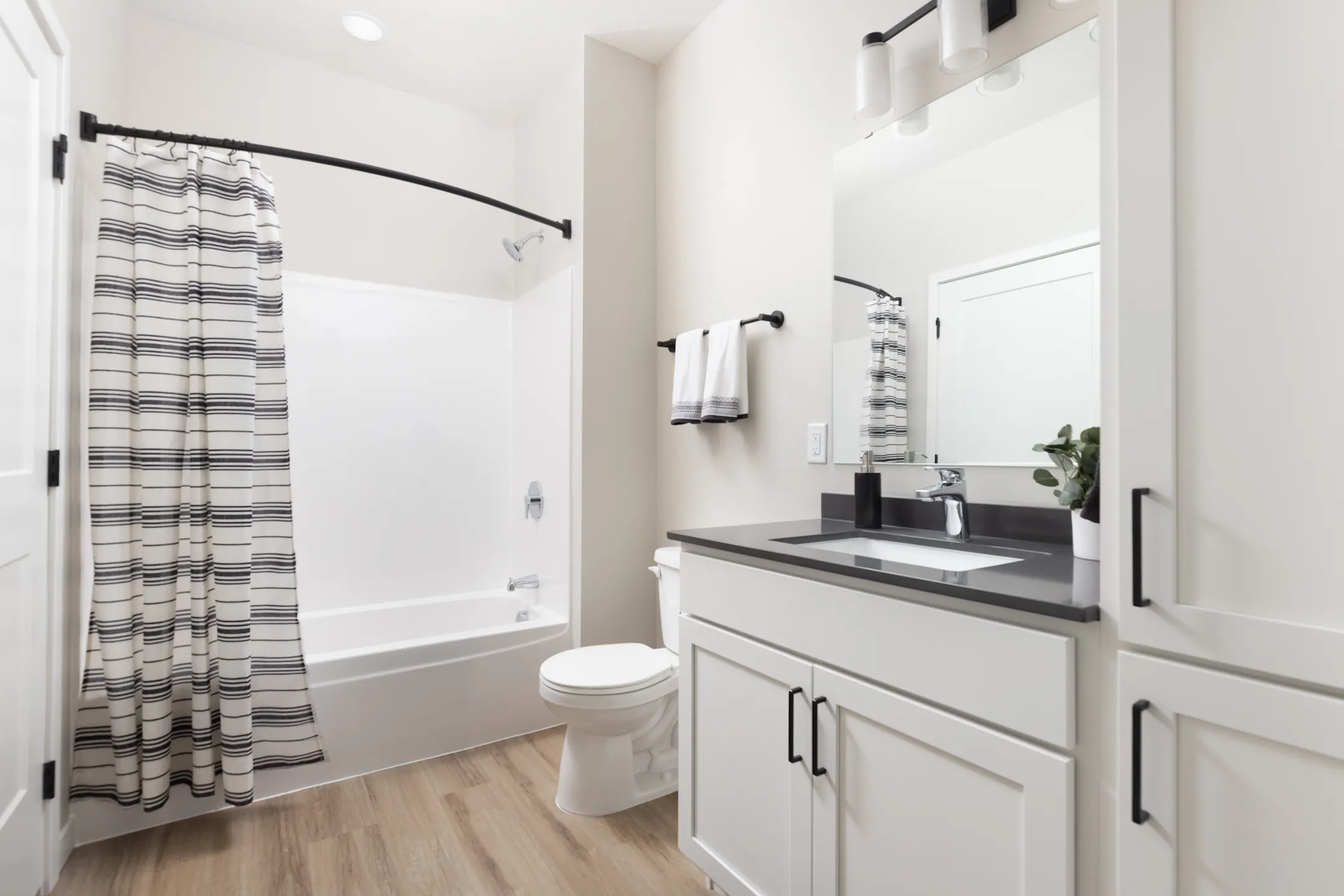 Current 33 325 33rd Street West Hastings, MN Apartments for Rent