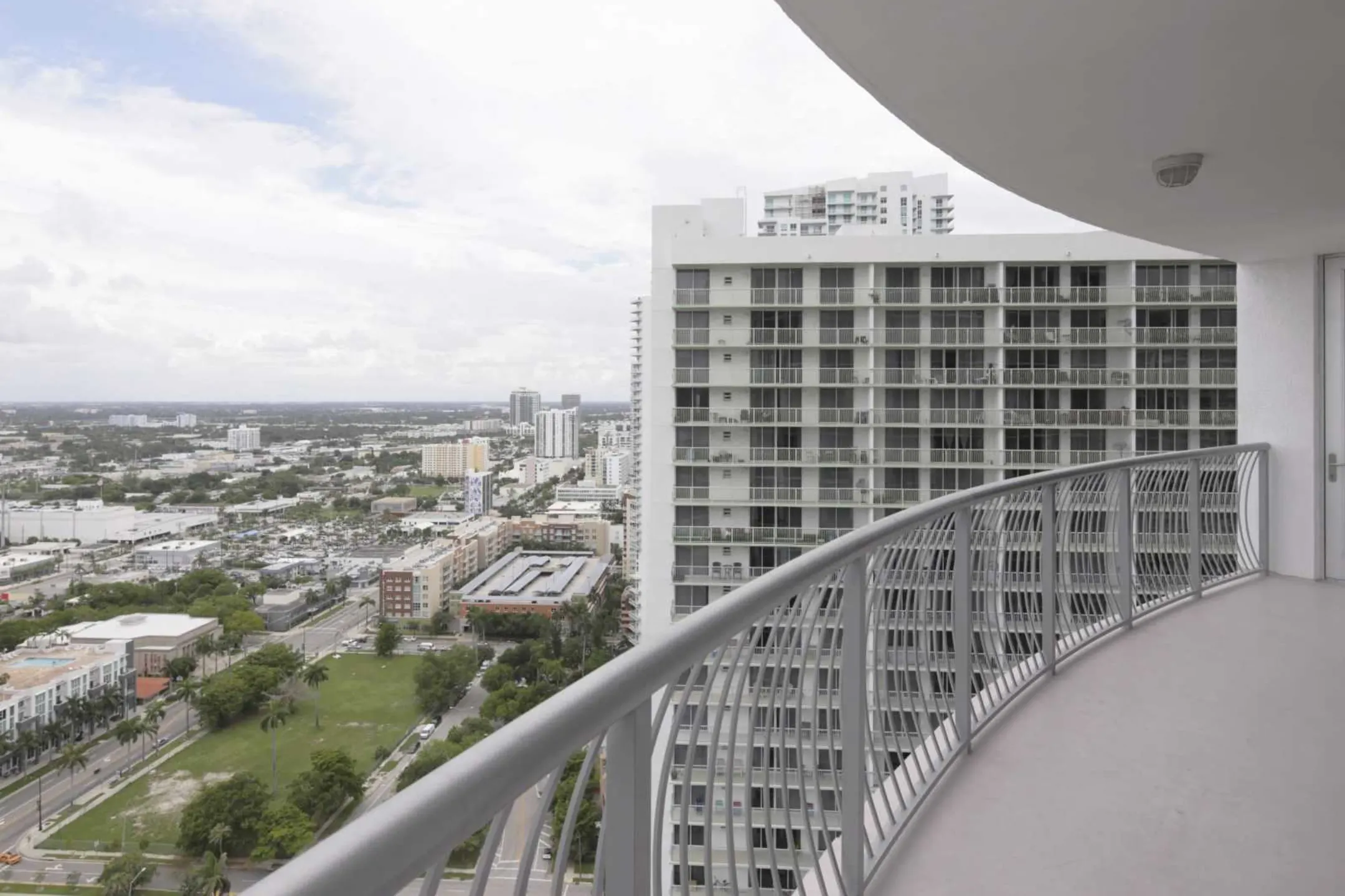 Building - Opera Tower - Miami, FL