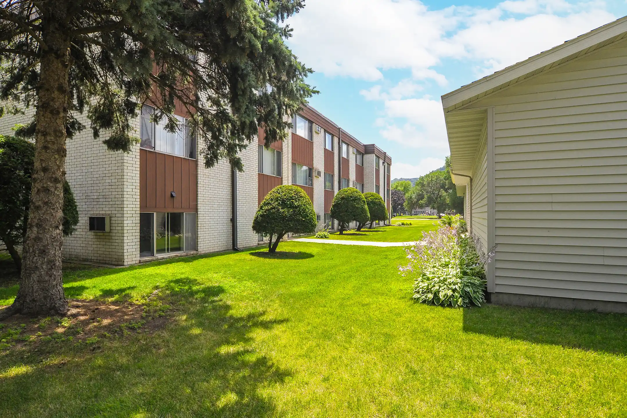 Golfview Crossings Apartments 1515 W 5th St Winona, MN Apartments