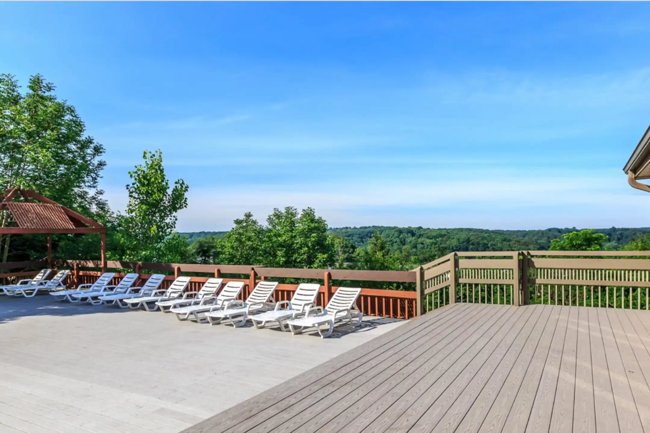 Timber Top Apartments & Townhomes 1551 Treetop Trl Akron, OH