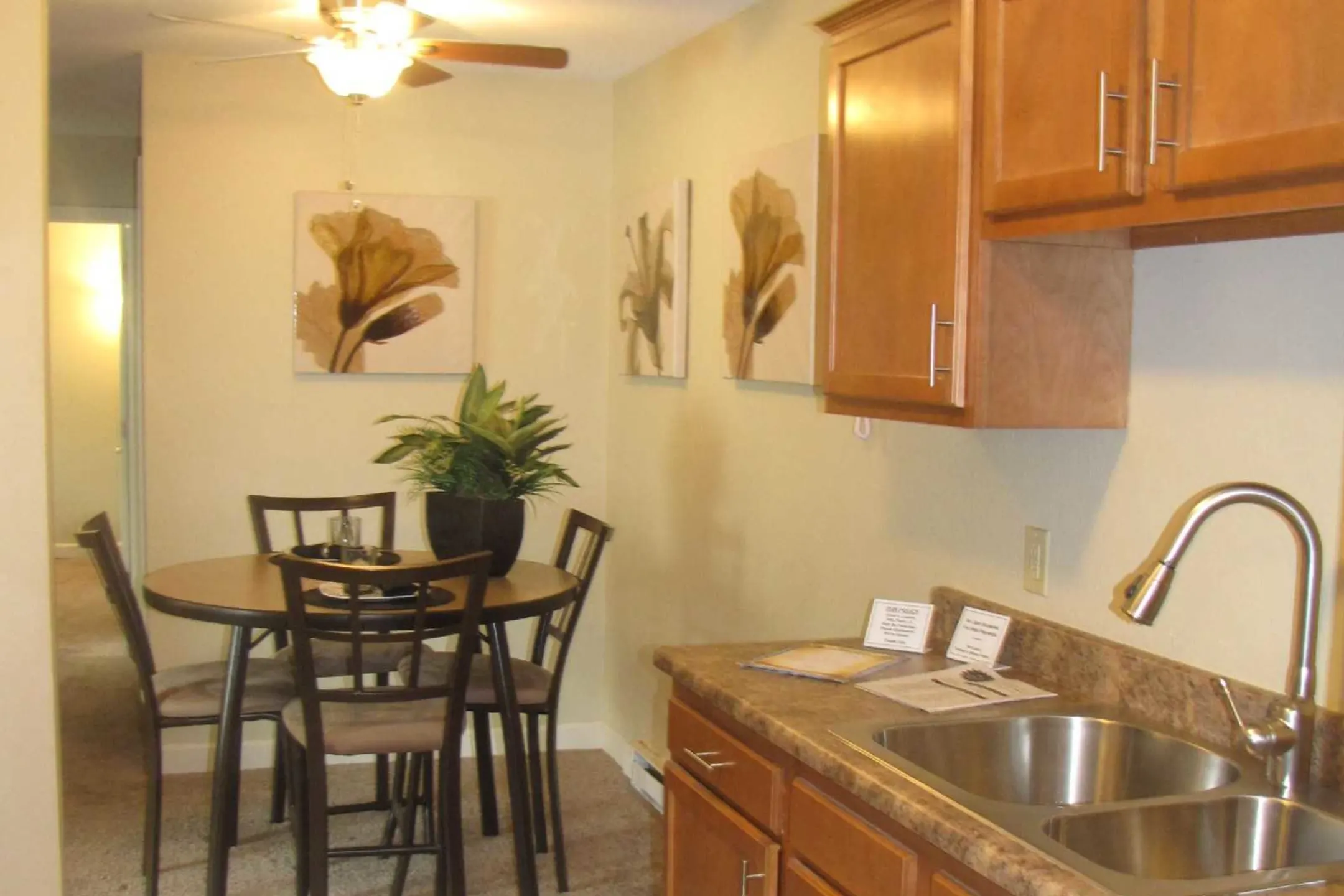 Kitchen - Wynhaven Apartments - Toledo, OH