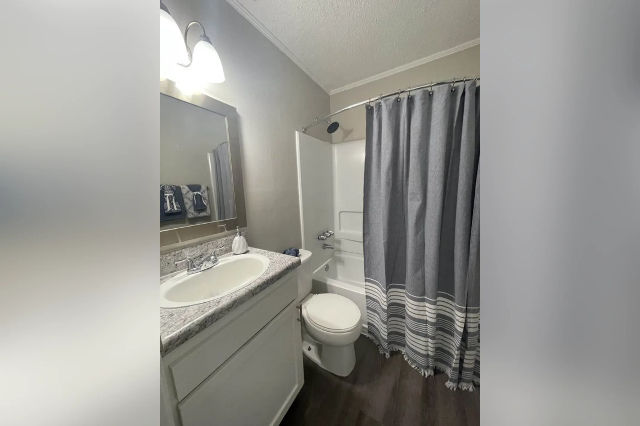 Bathroom - Midtown Oaks - Mobile, AL