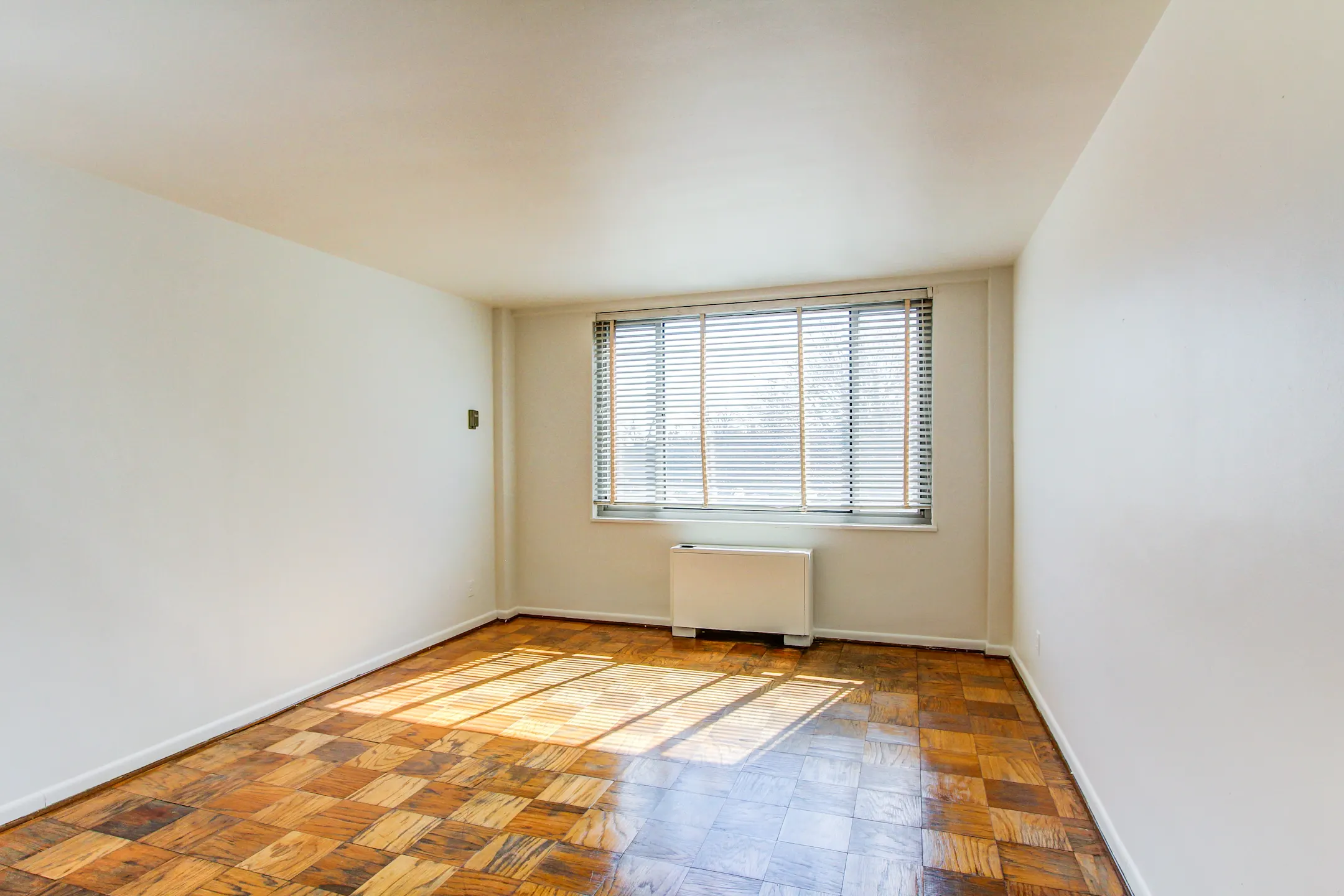 Robin Towers 1215 Fort Myer Dr Arlington, VA Apartments for Rent